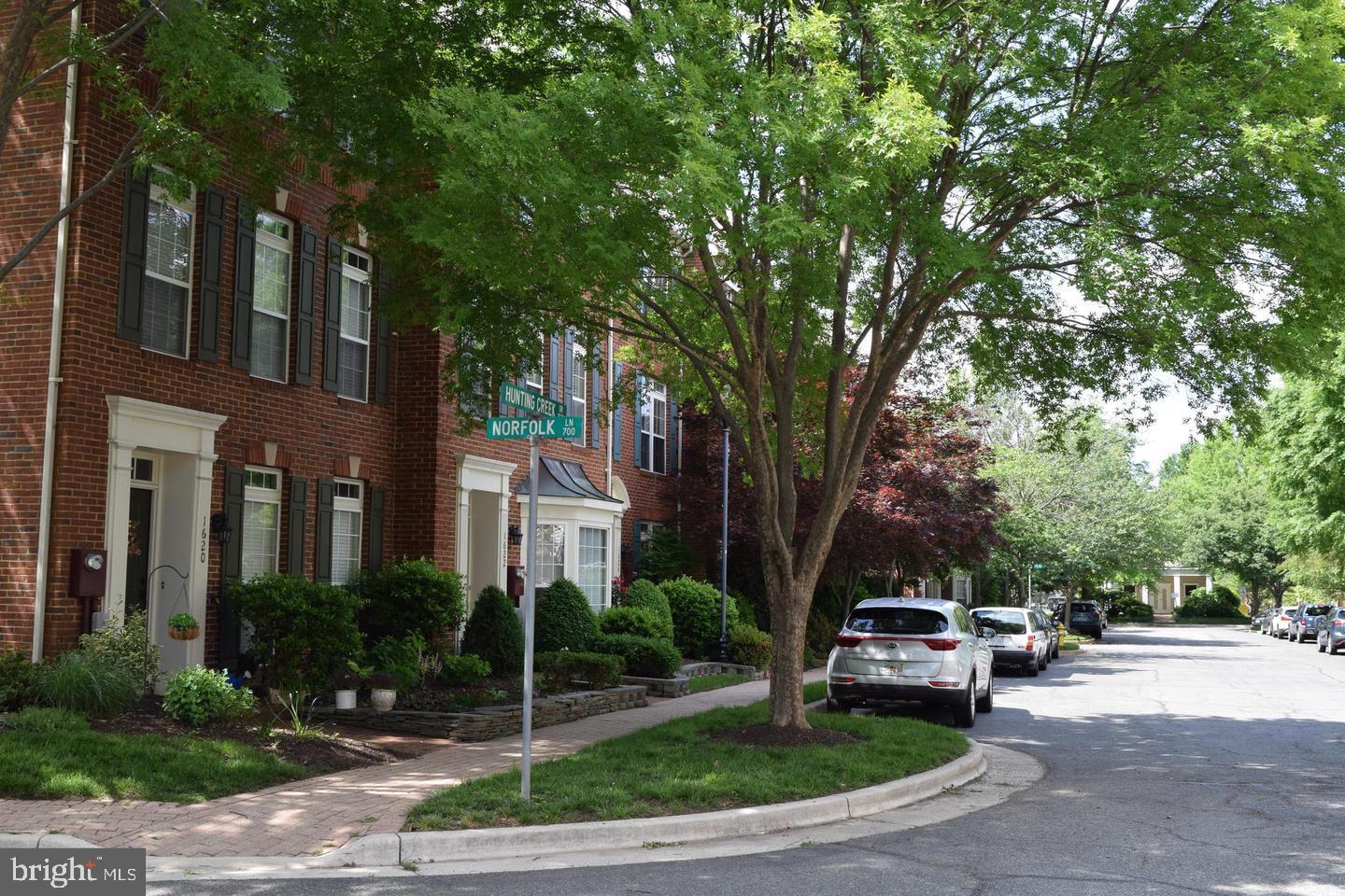 OLD TOWN GREENS - Residential Lease