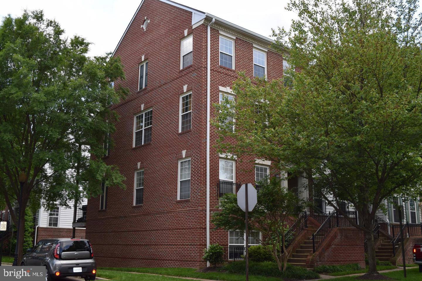 OLD TOWN GREENS - Residential Lease