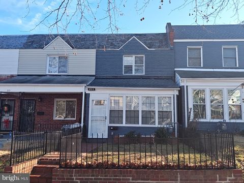 211 34TH STREET NE WASHINGTON DC 20019