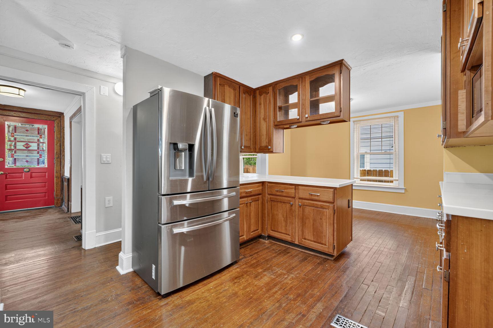 907 GRANDIN AVENUE