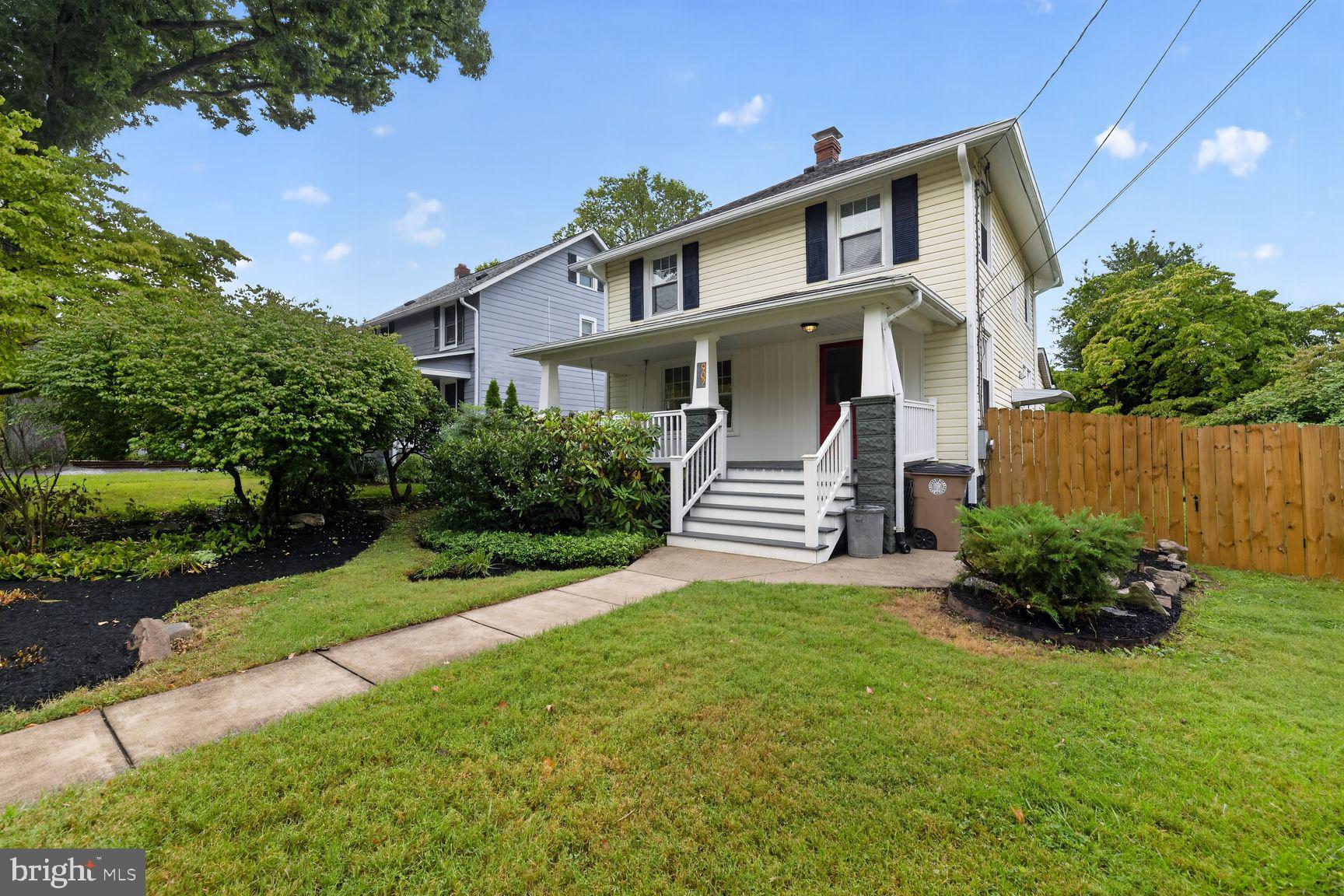 907 GRANDIN AVENUE