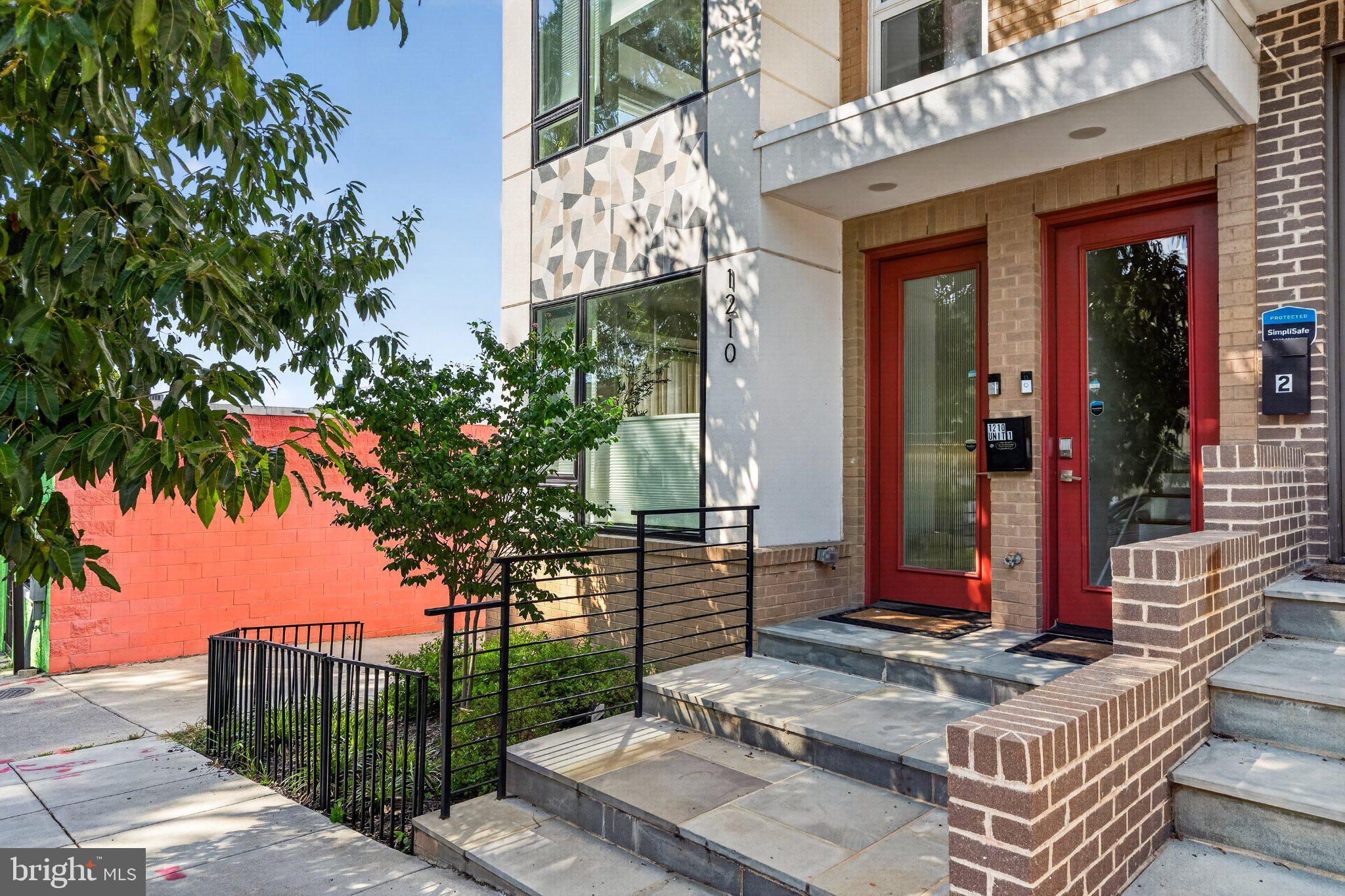 1210 QUEEN STREET NE 1
