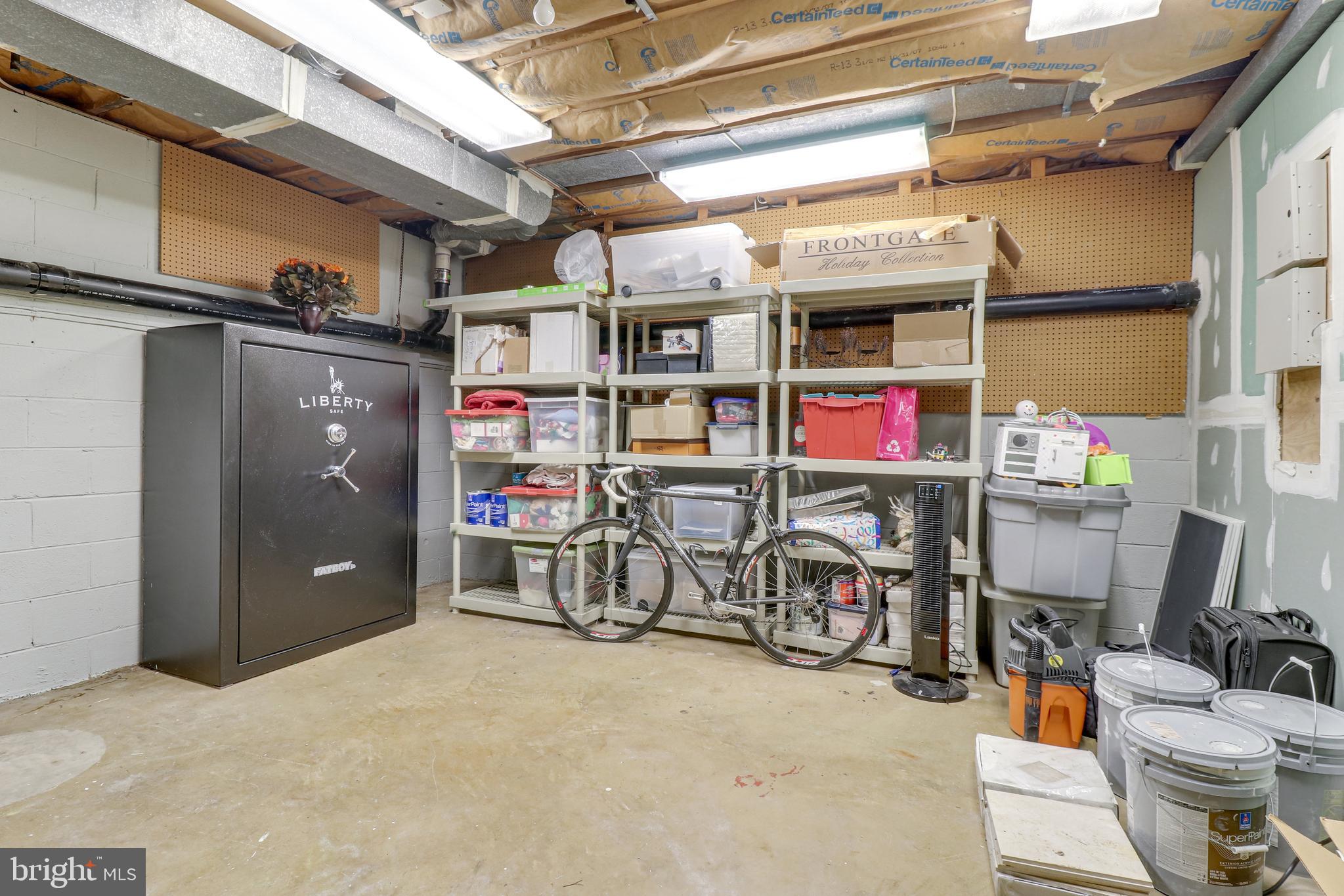 WOODSIDE ESTATES - Residential