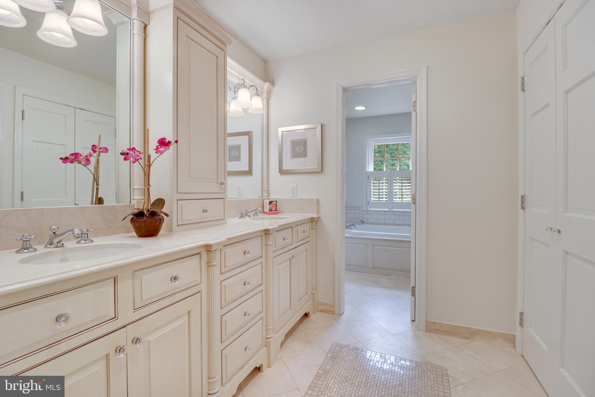 WOODSIDE ESTATES - Residential