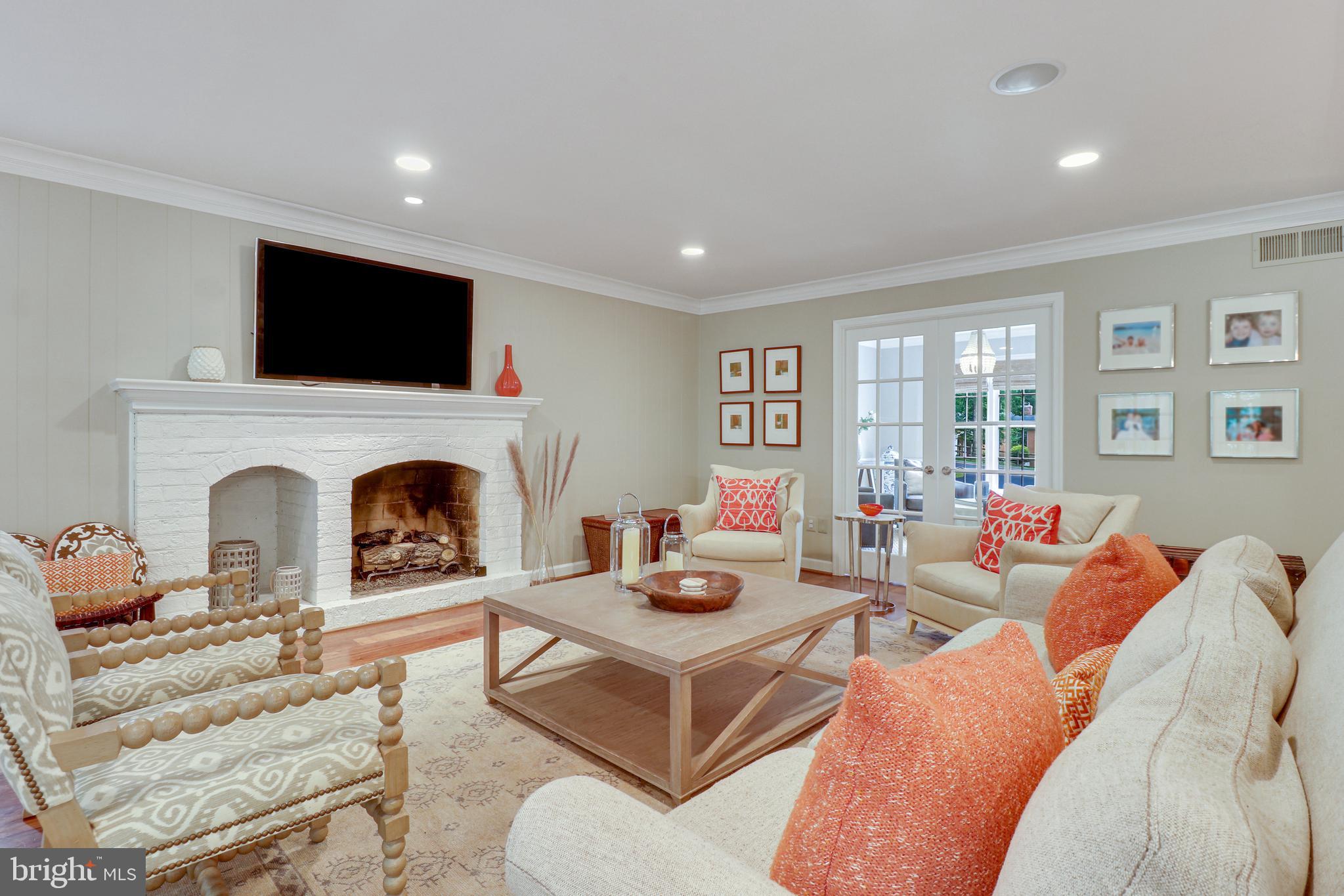 WOODSIDE ESTATES - Residential