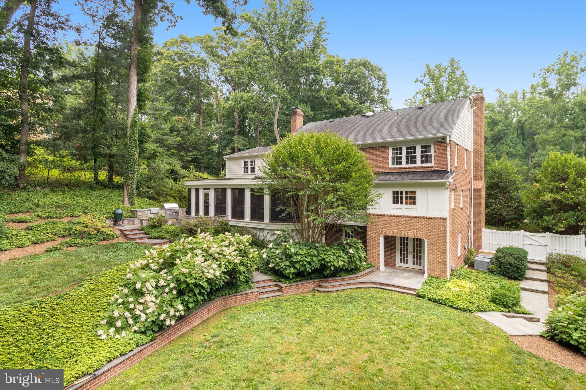 WOODSIDE ESTATES - Residential