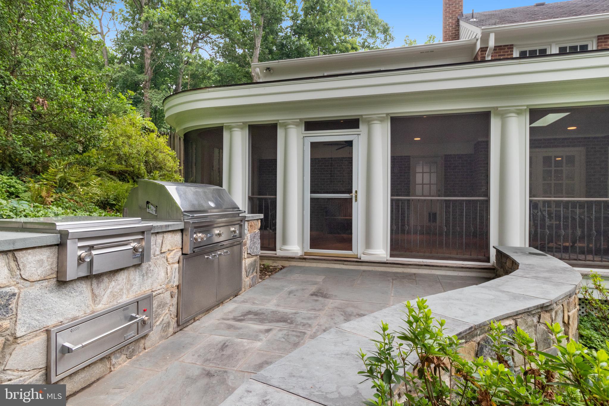 WOODSIDE ESTATES - Residential