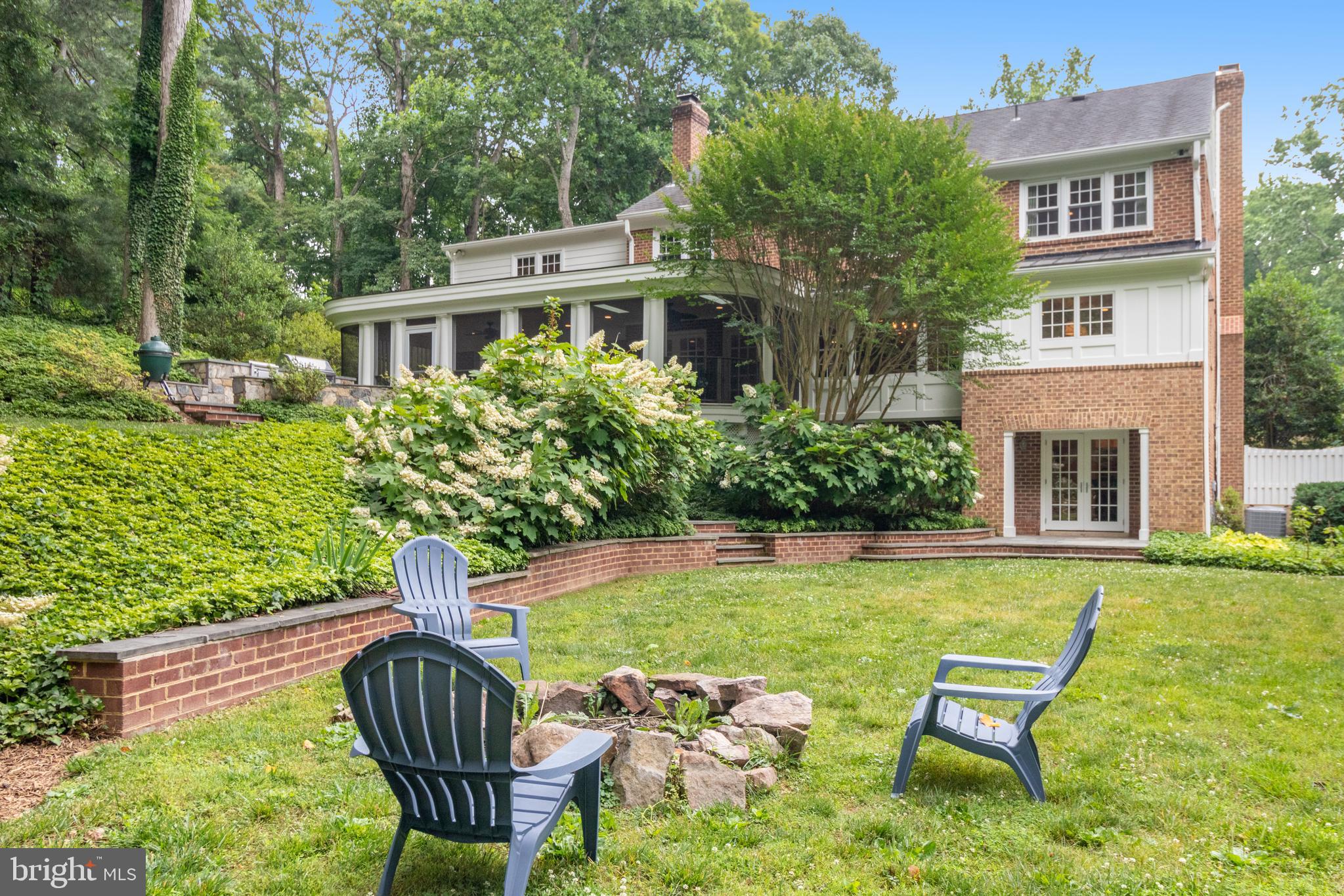 WOODSIDE ESTATES - Residential