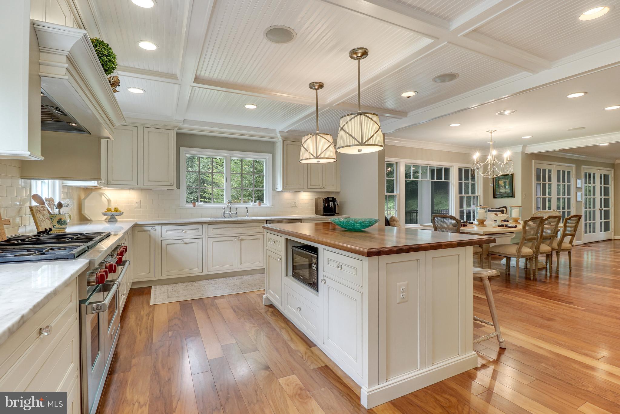 WOODSIDE ESTATES - Residential