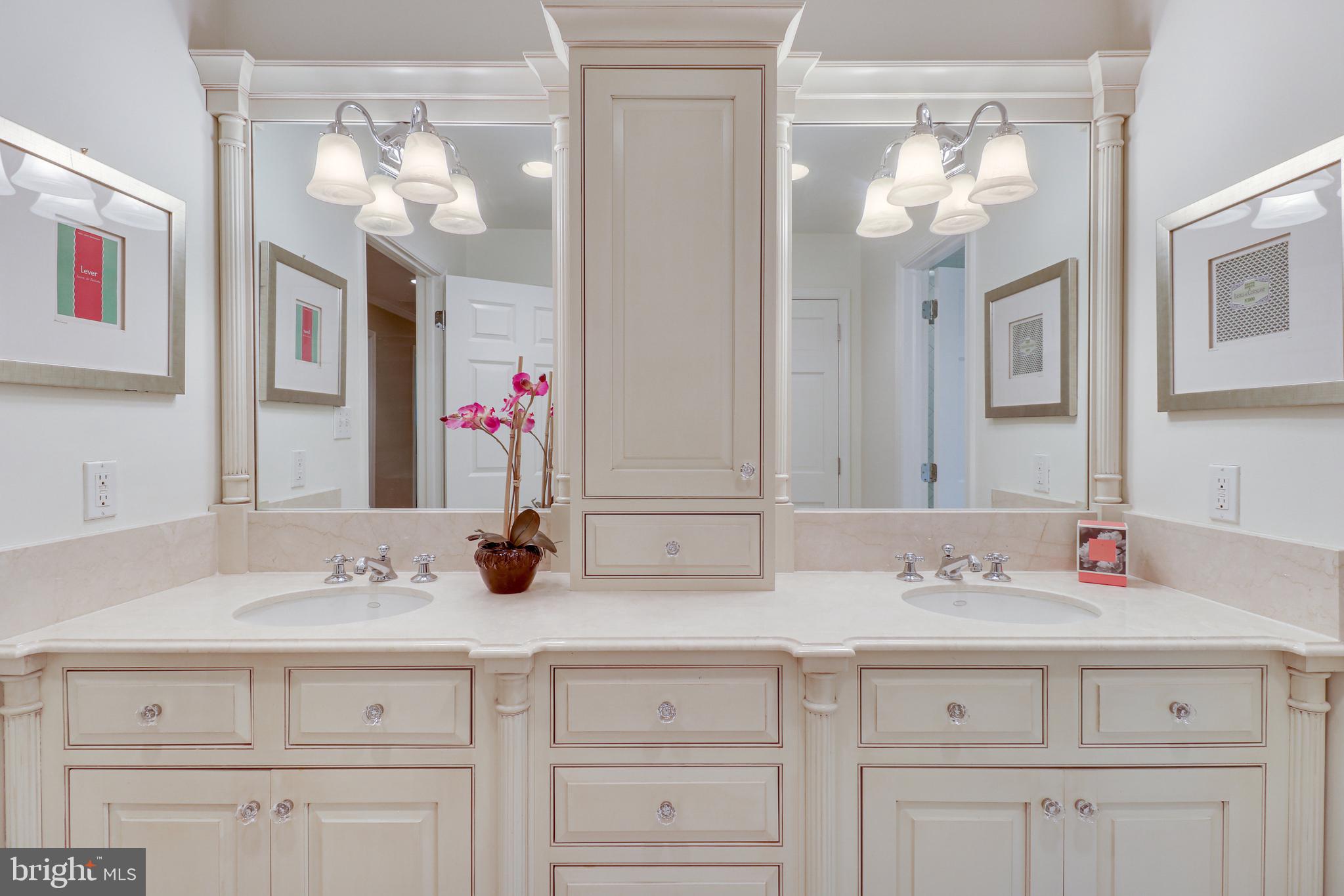 WOODSIDE ESTATES - Residential