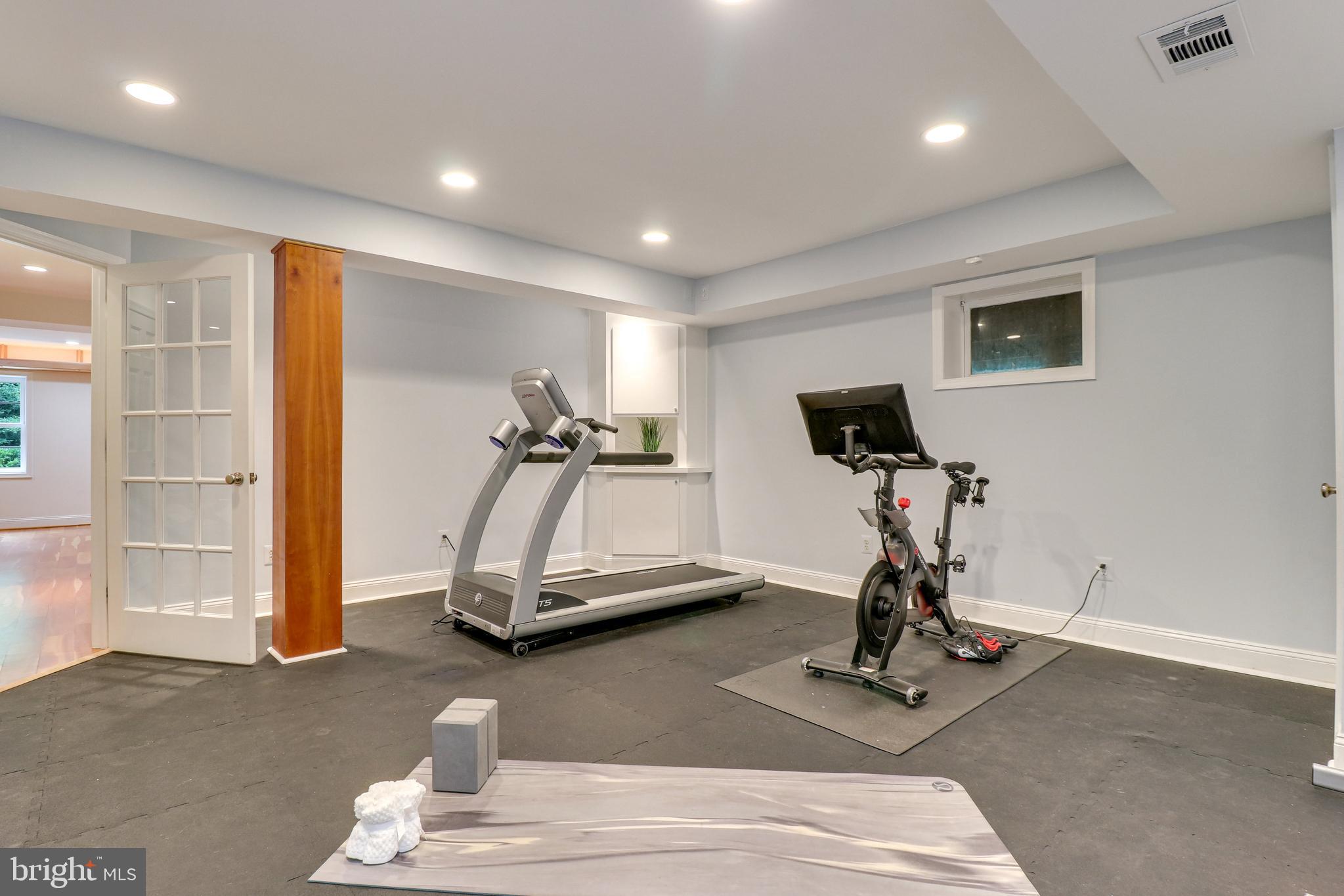 WOODSIDE ESTATES - Residential