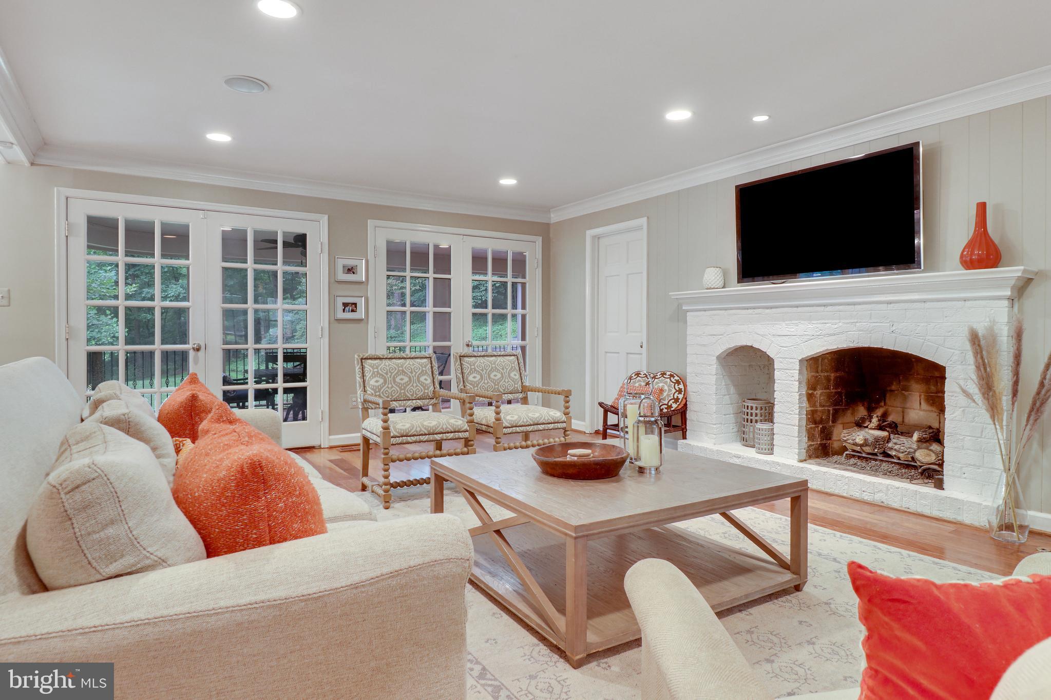 WOODSIDE ESTATES - Residential