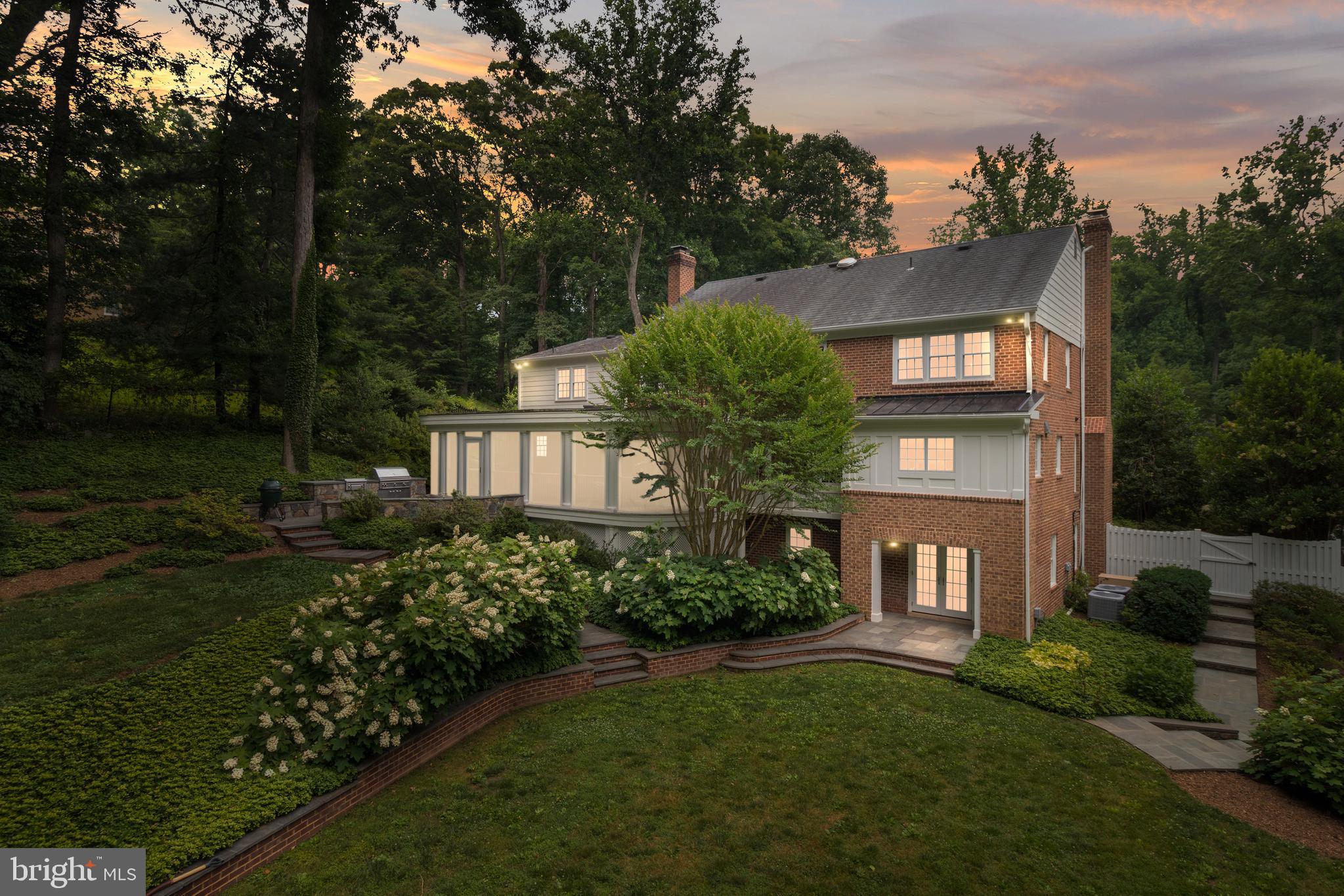 WOODSIDE ESTATES - Residential