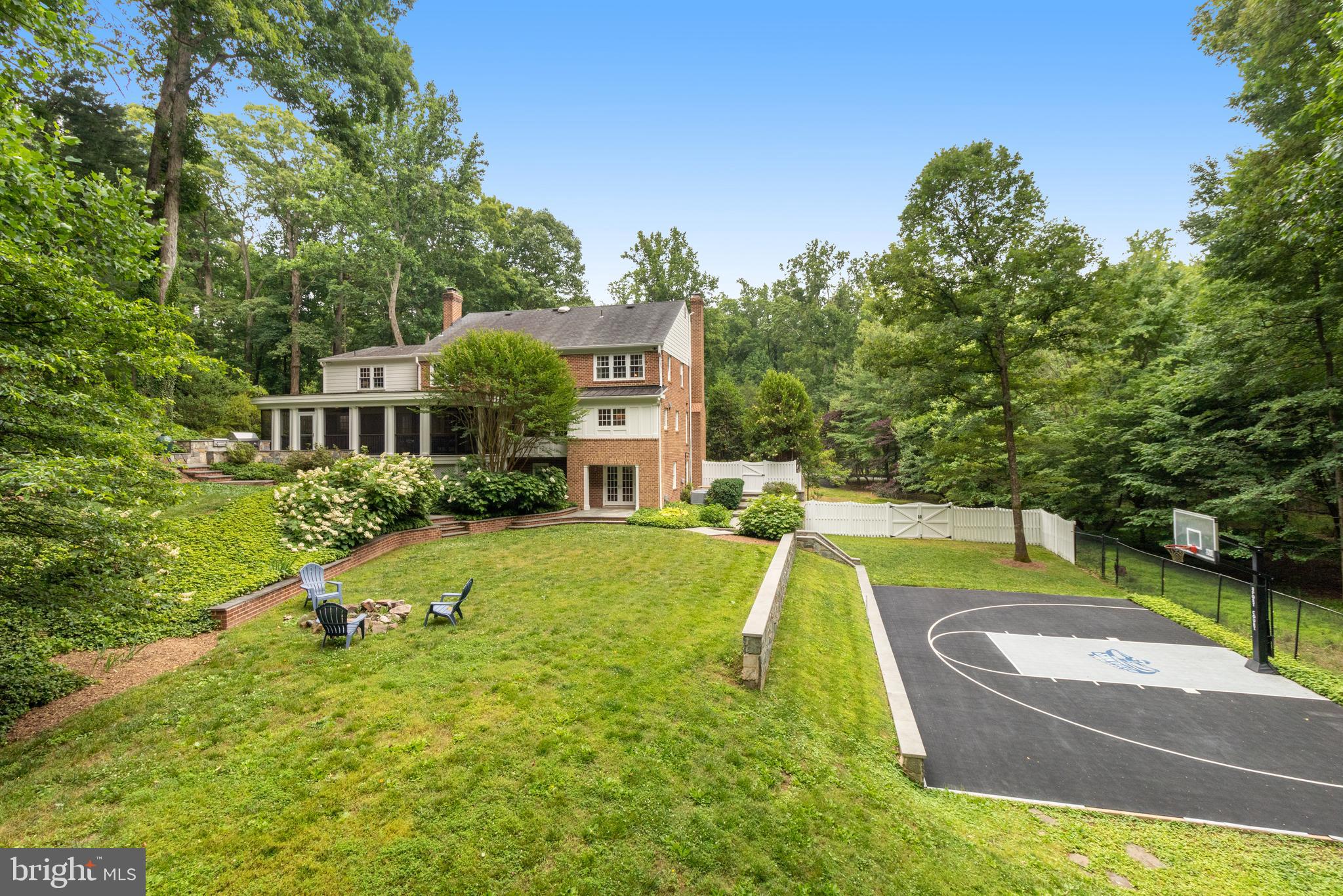 WOODSIDE ESTATES - Residential