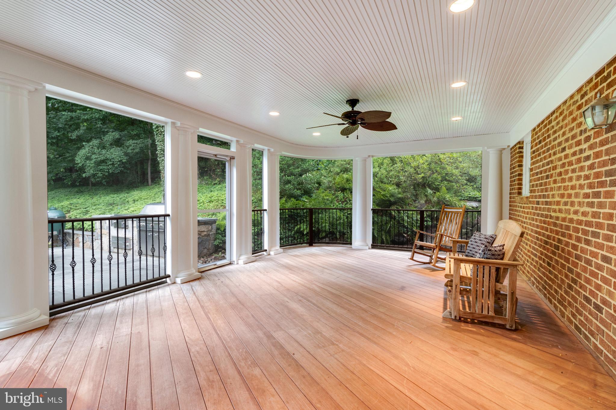 WOODSIDE ESTATES - Residential