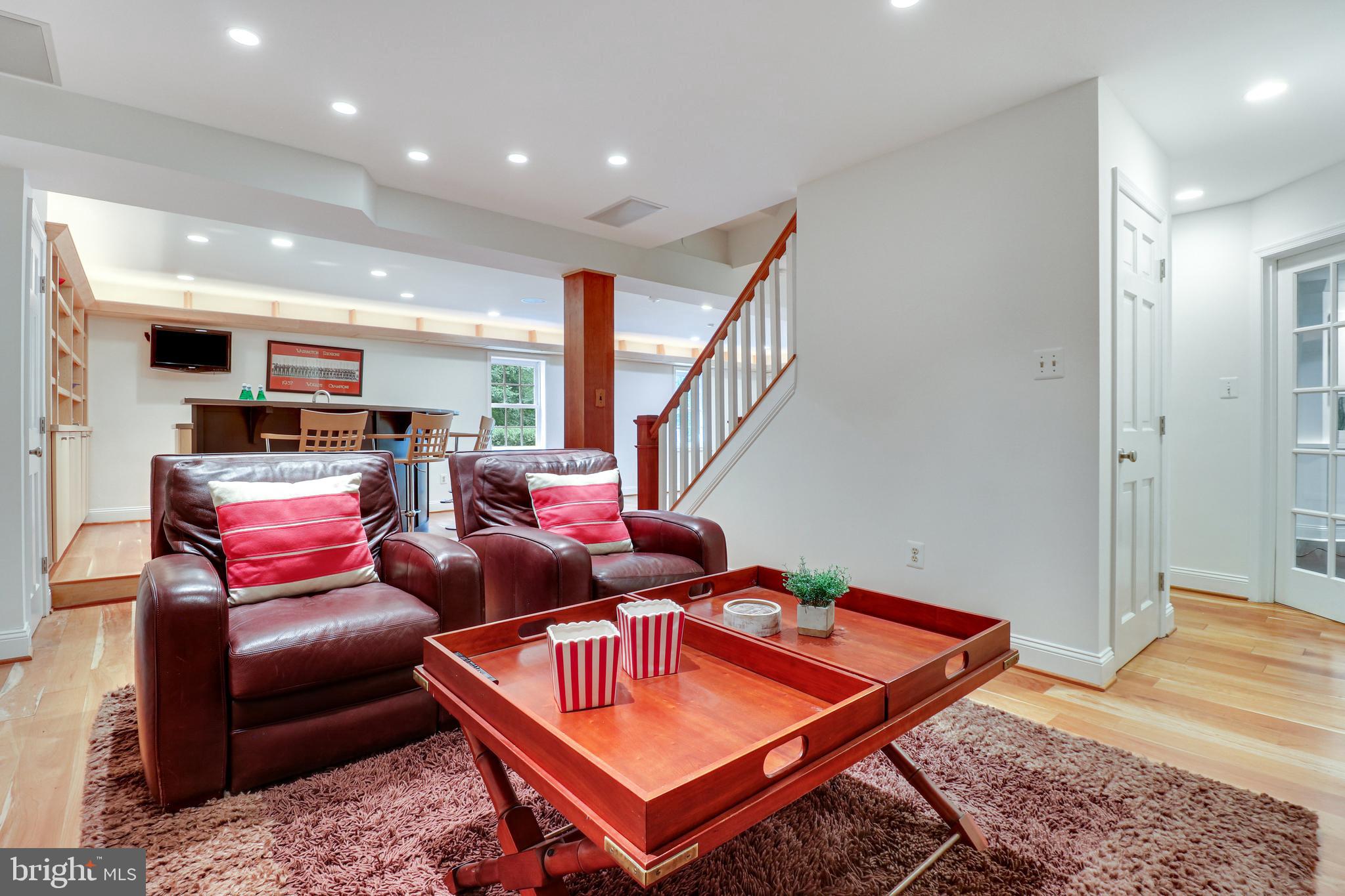 WOODSIDE ESTATES - Residential