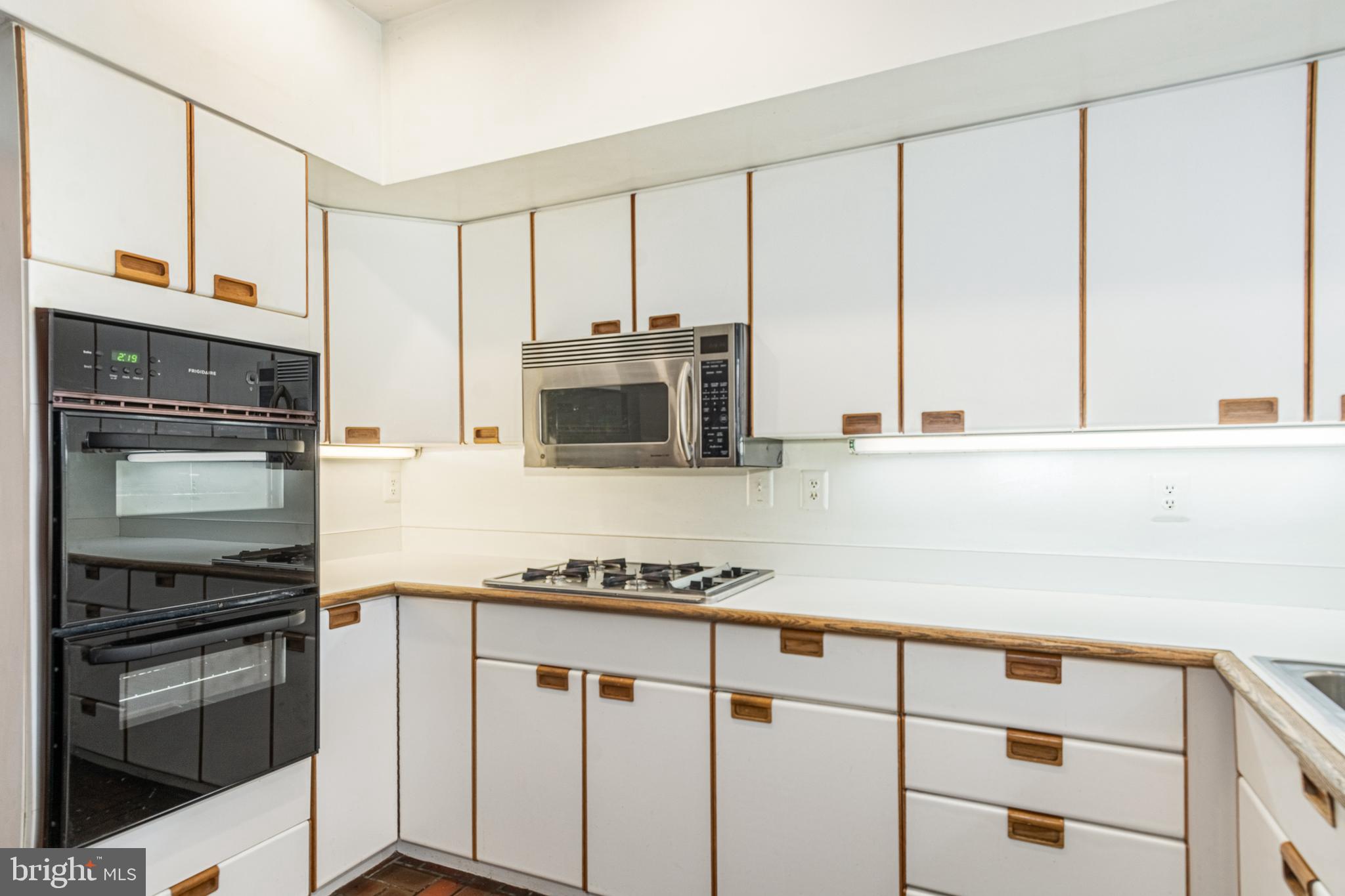 LOCUST POINT - Residential