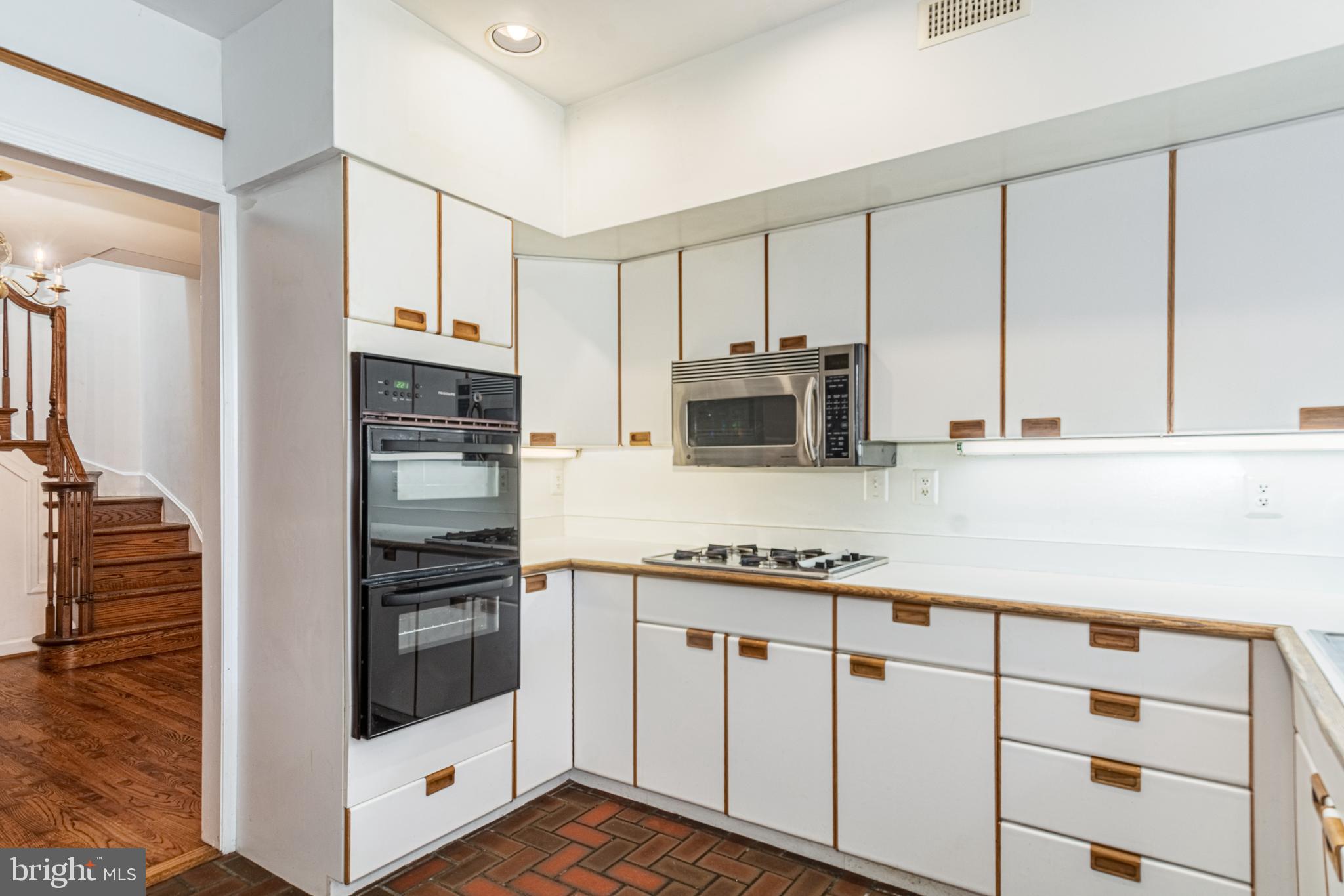 LOCUST POINT - Residential