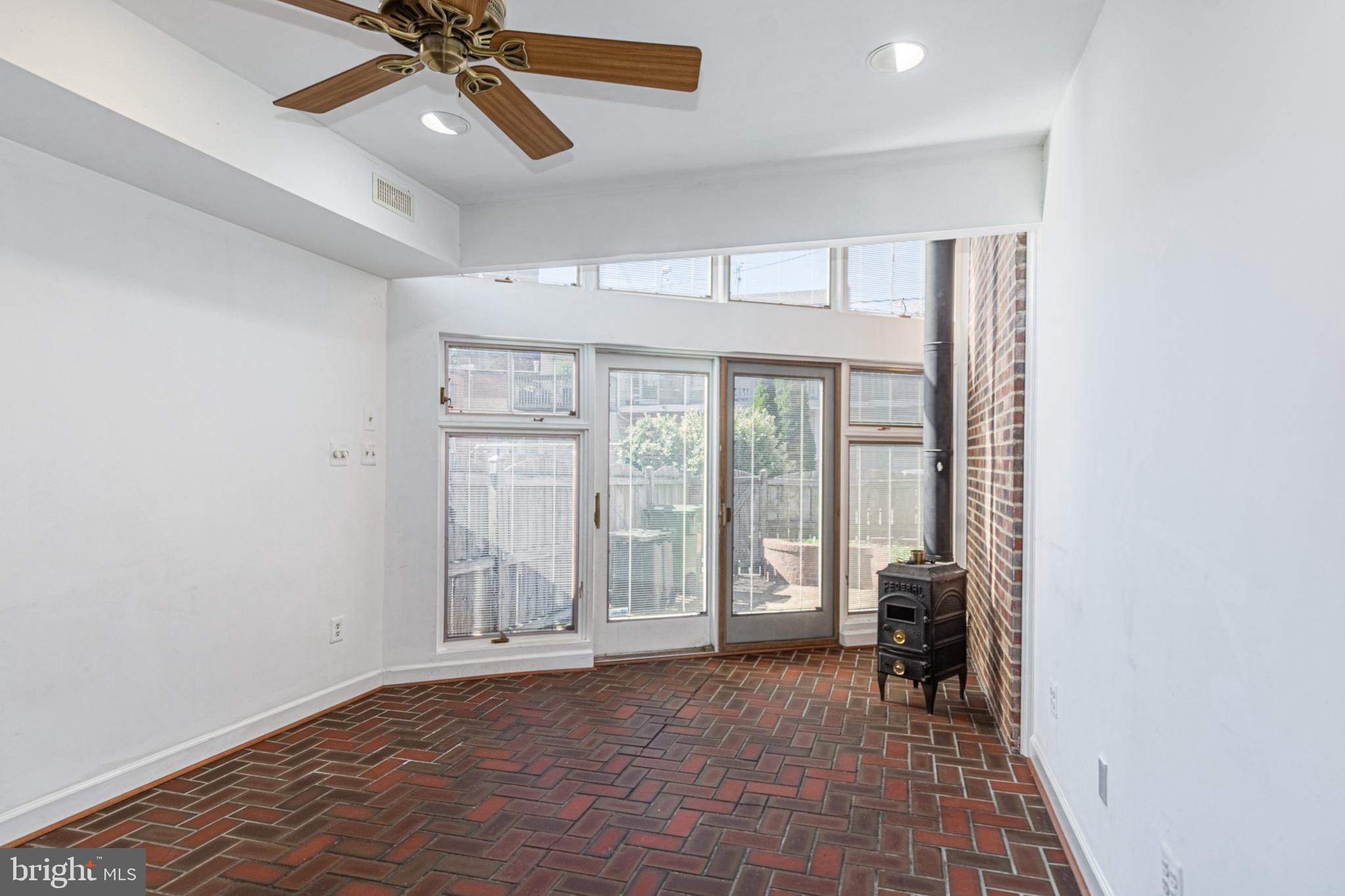 LOCUST POINT - Residential