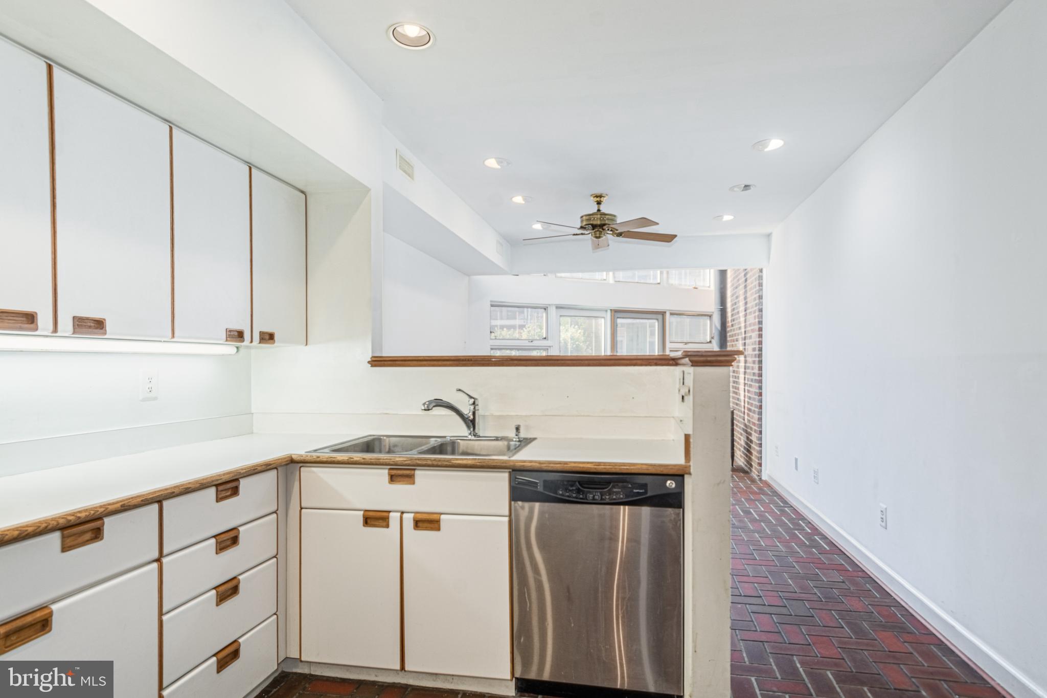 LOCUST POINT - Residential