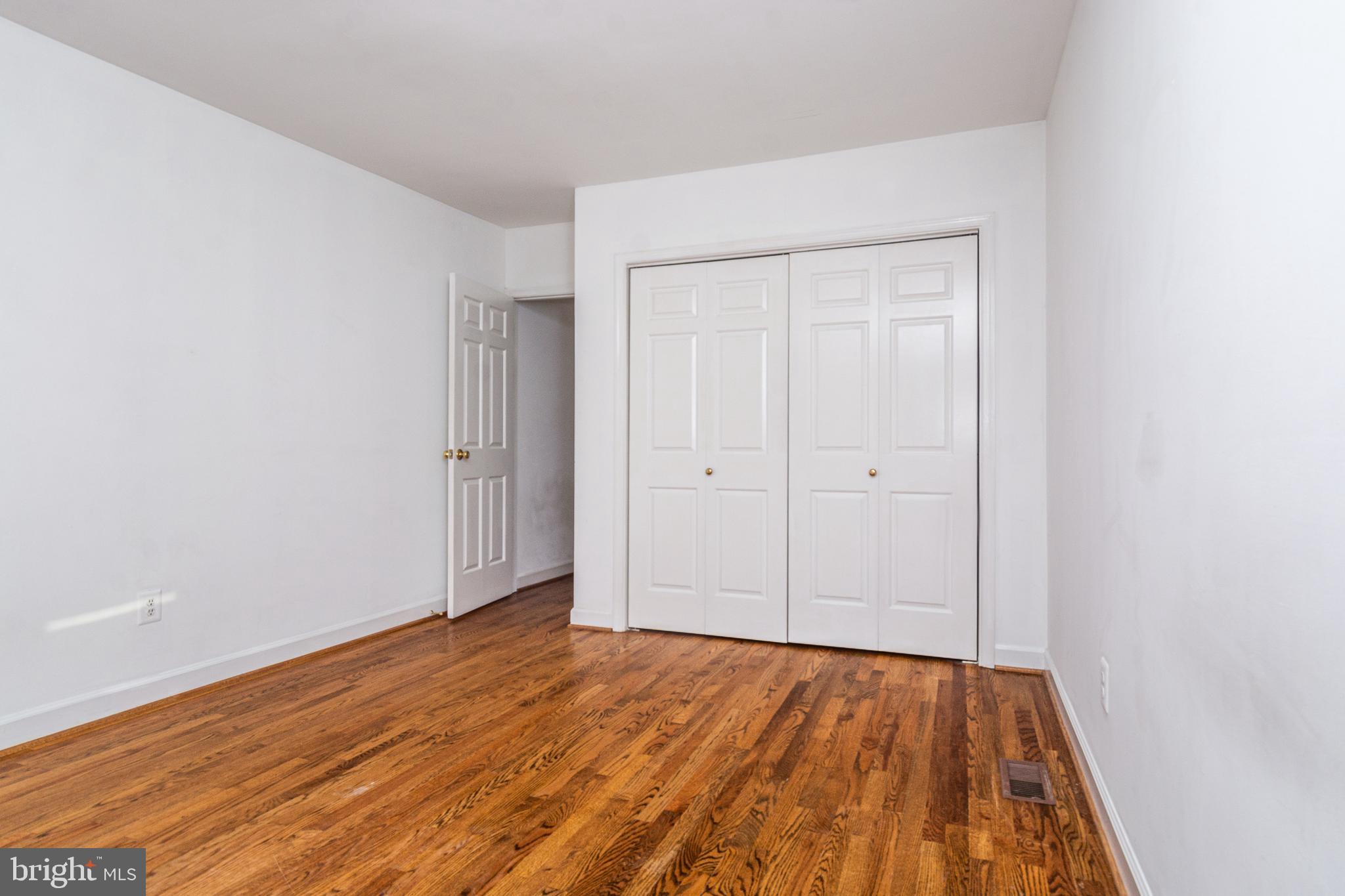 LOCUST POINT - Residential