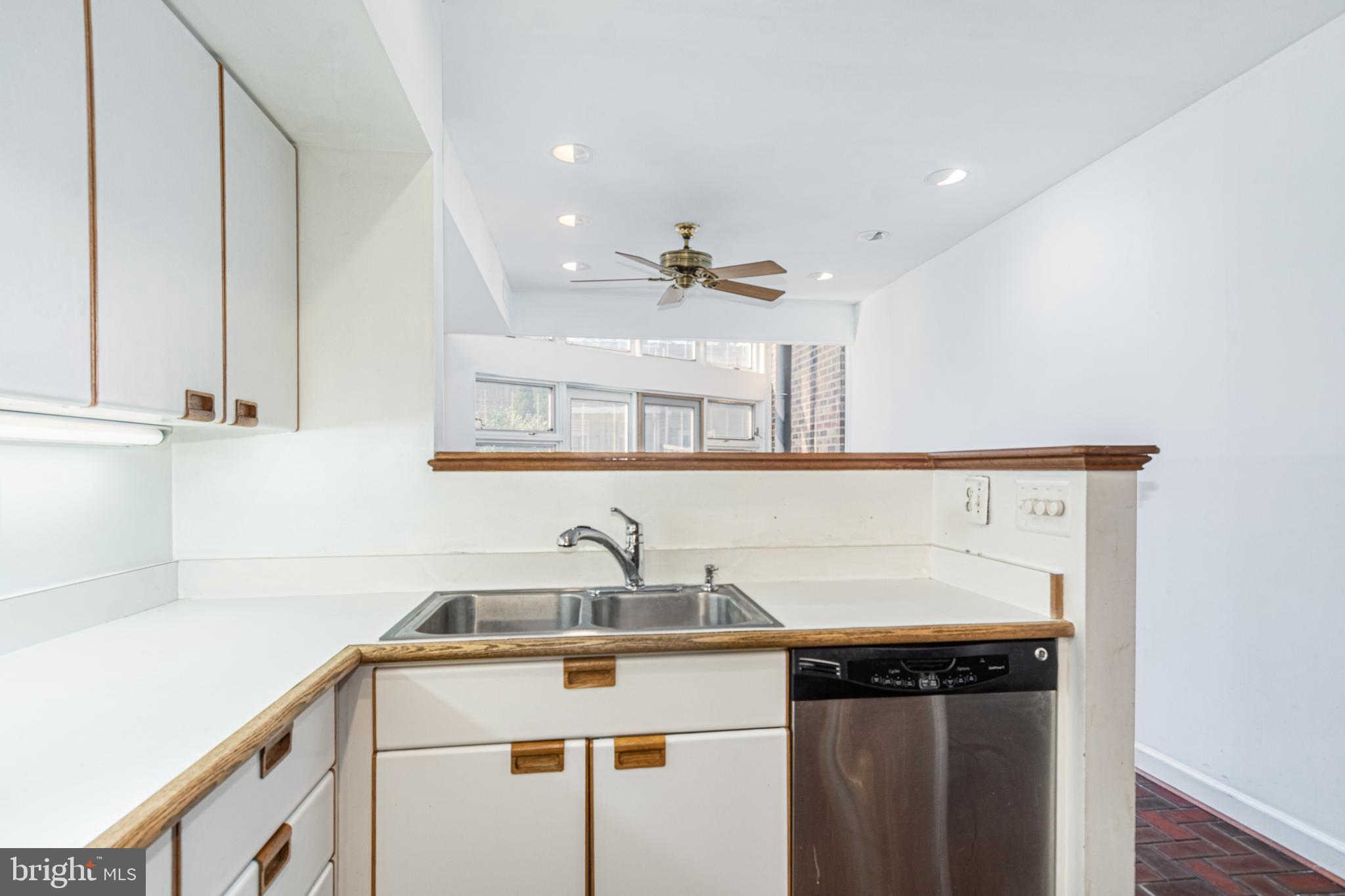 LOCUST POINT - Residential