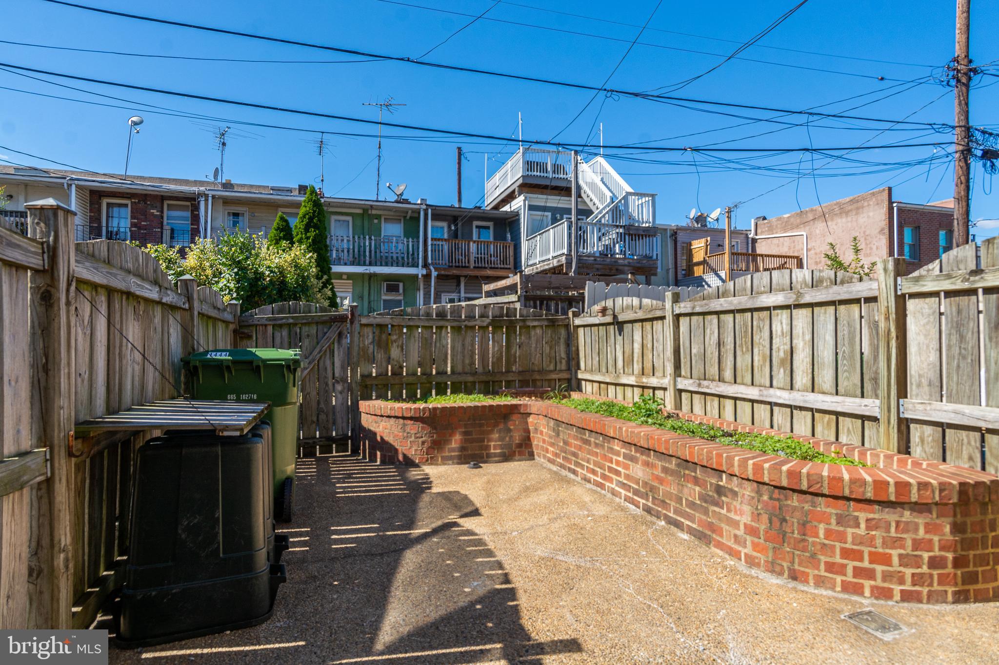 LOCUST POINT - Residential