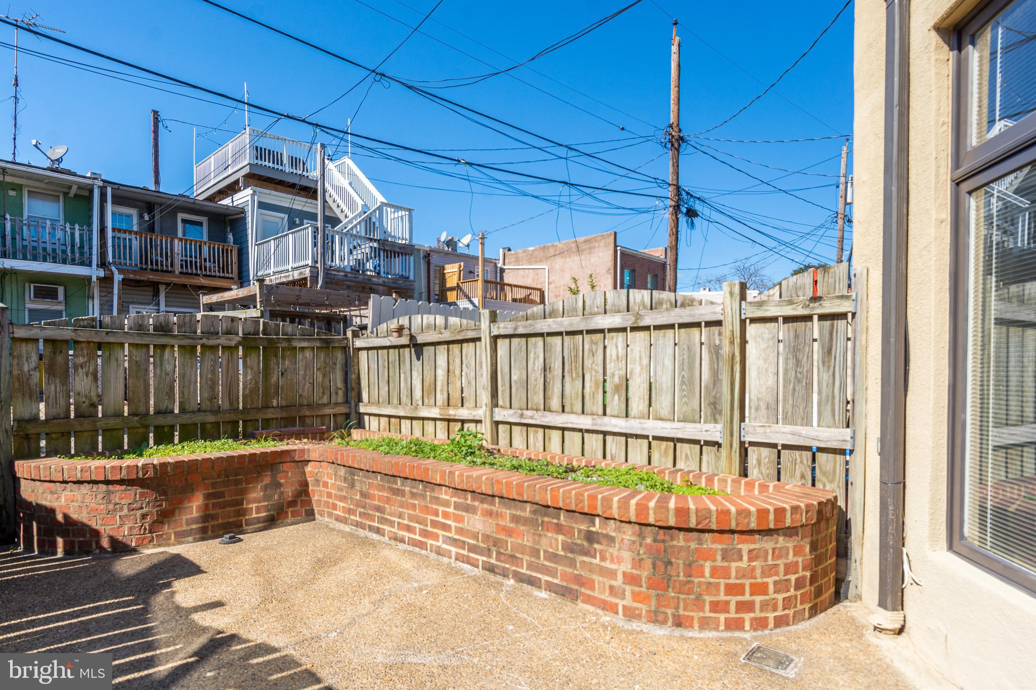 LOCUST POINT - Residential