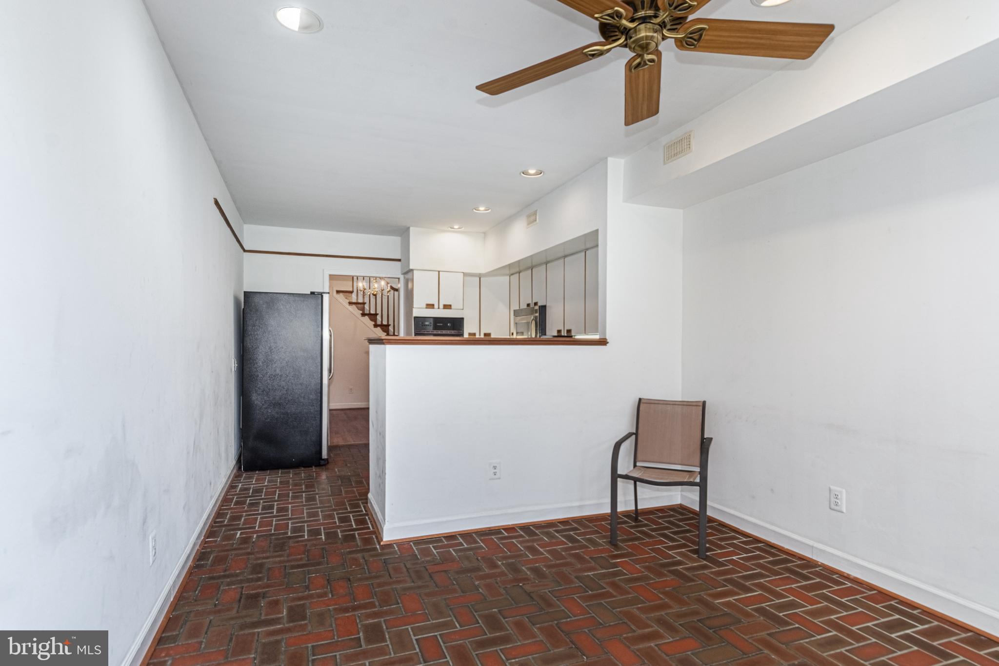 LOCUST POINT - Residential