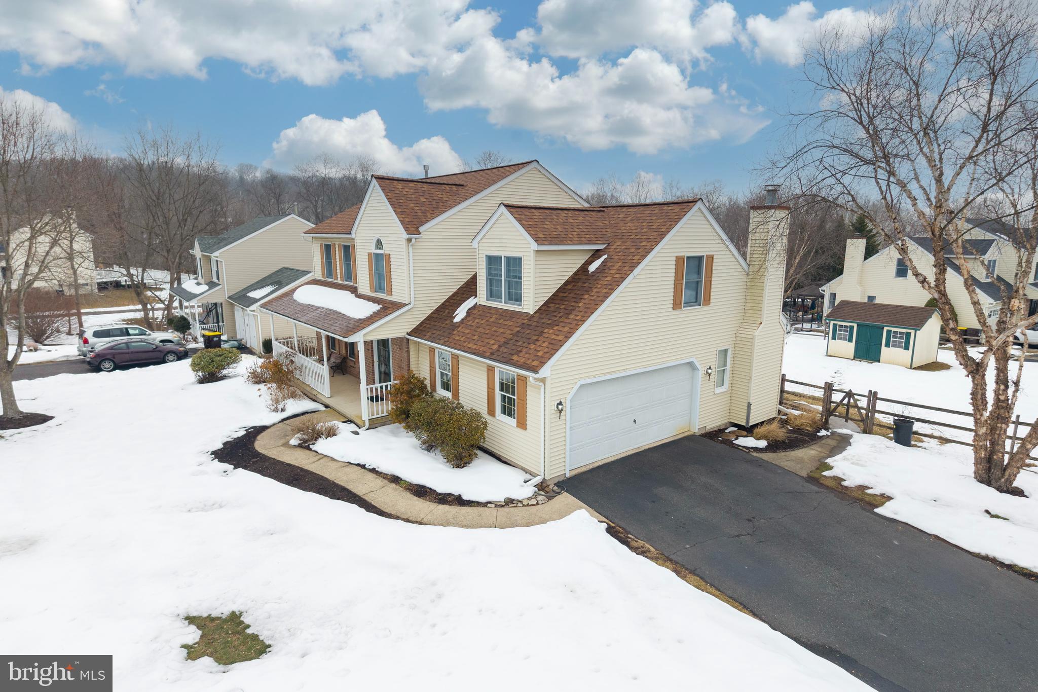 1537 MEADOWVIEW DRIVE