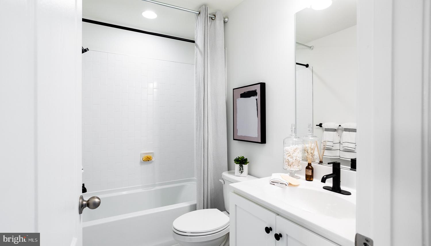 WHISPERING PINES - Residential