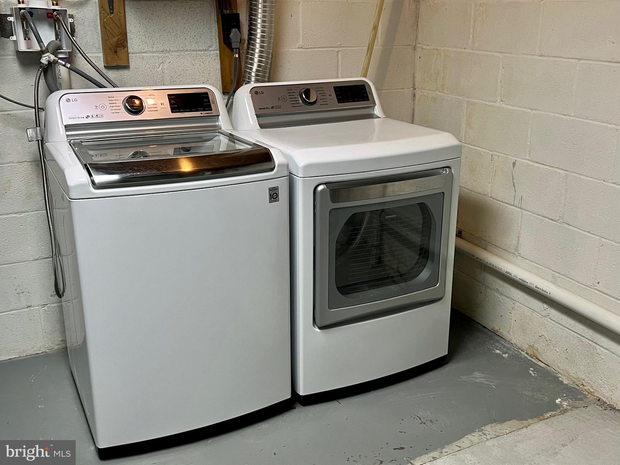 GUNNERS LAKE VILLAGE - Residential Lease