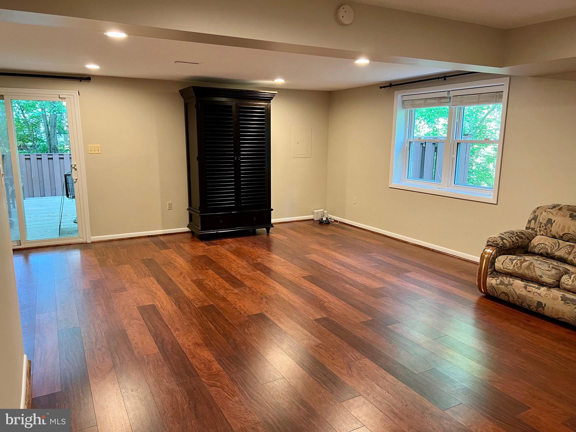 GUNNERS LAKE VILLAGE - Residential Lease