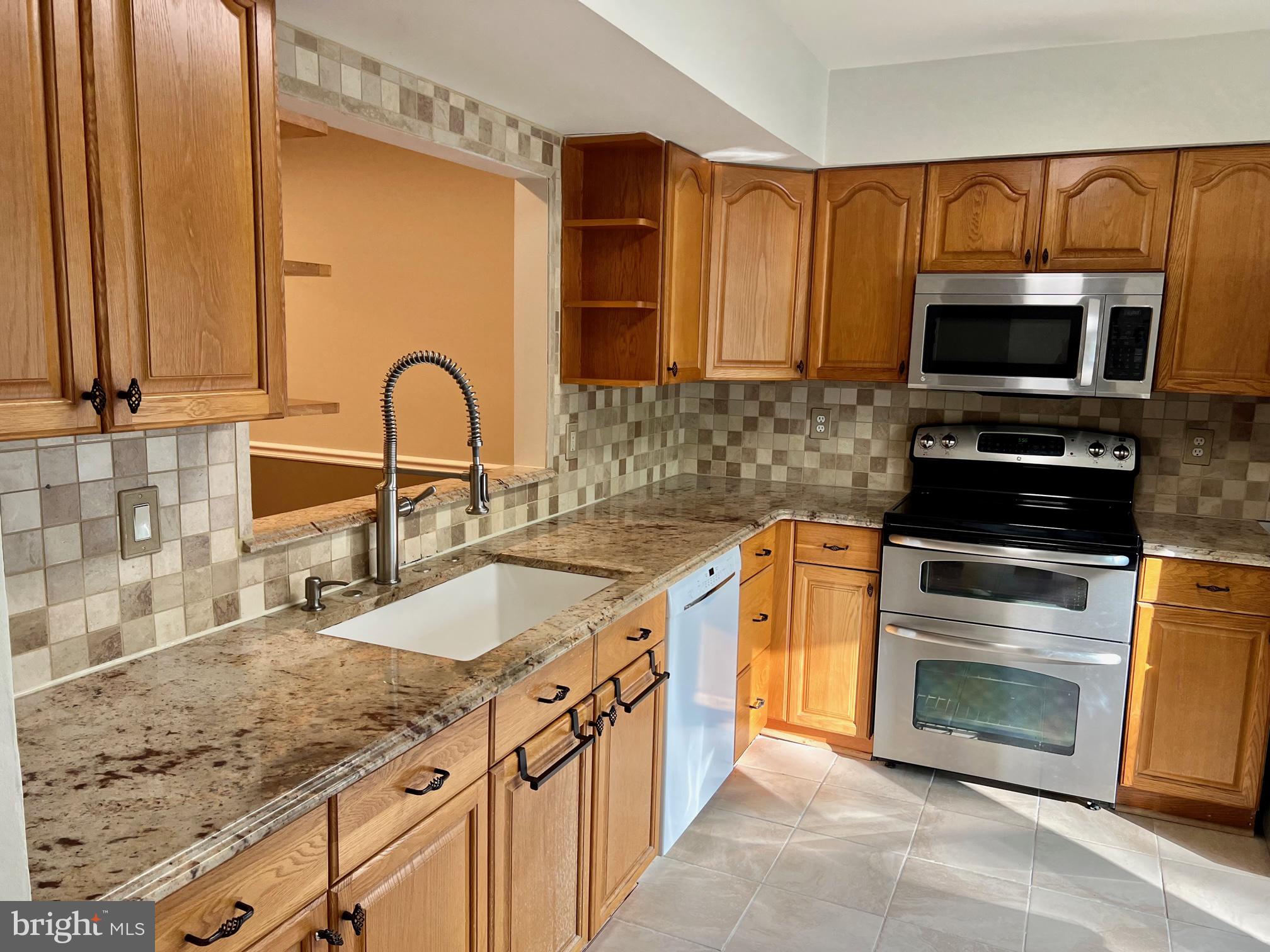 GUNNERS LAKE VILLAGE - Residential Lease