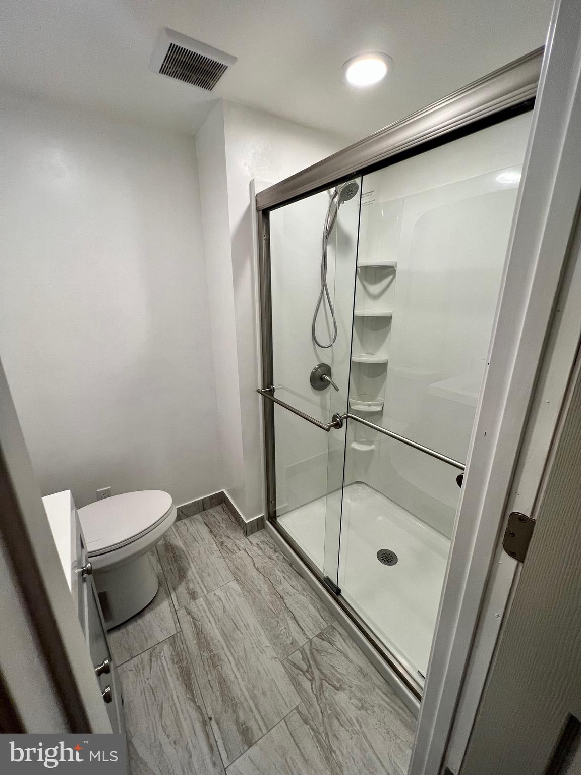 GUNNERS LAKE VILLAGE - Residential Lease