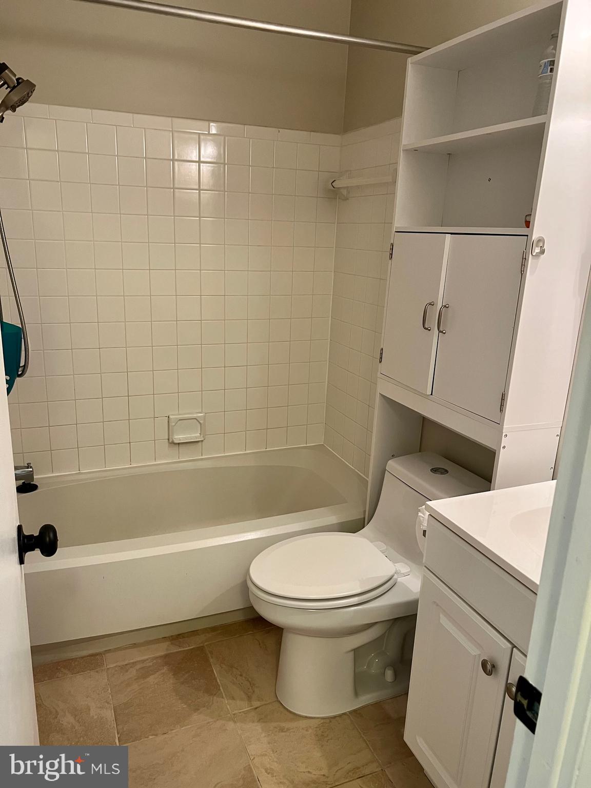 GUNNERS LAKE VILLAGE - Residential Lease