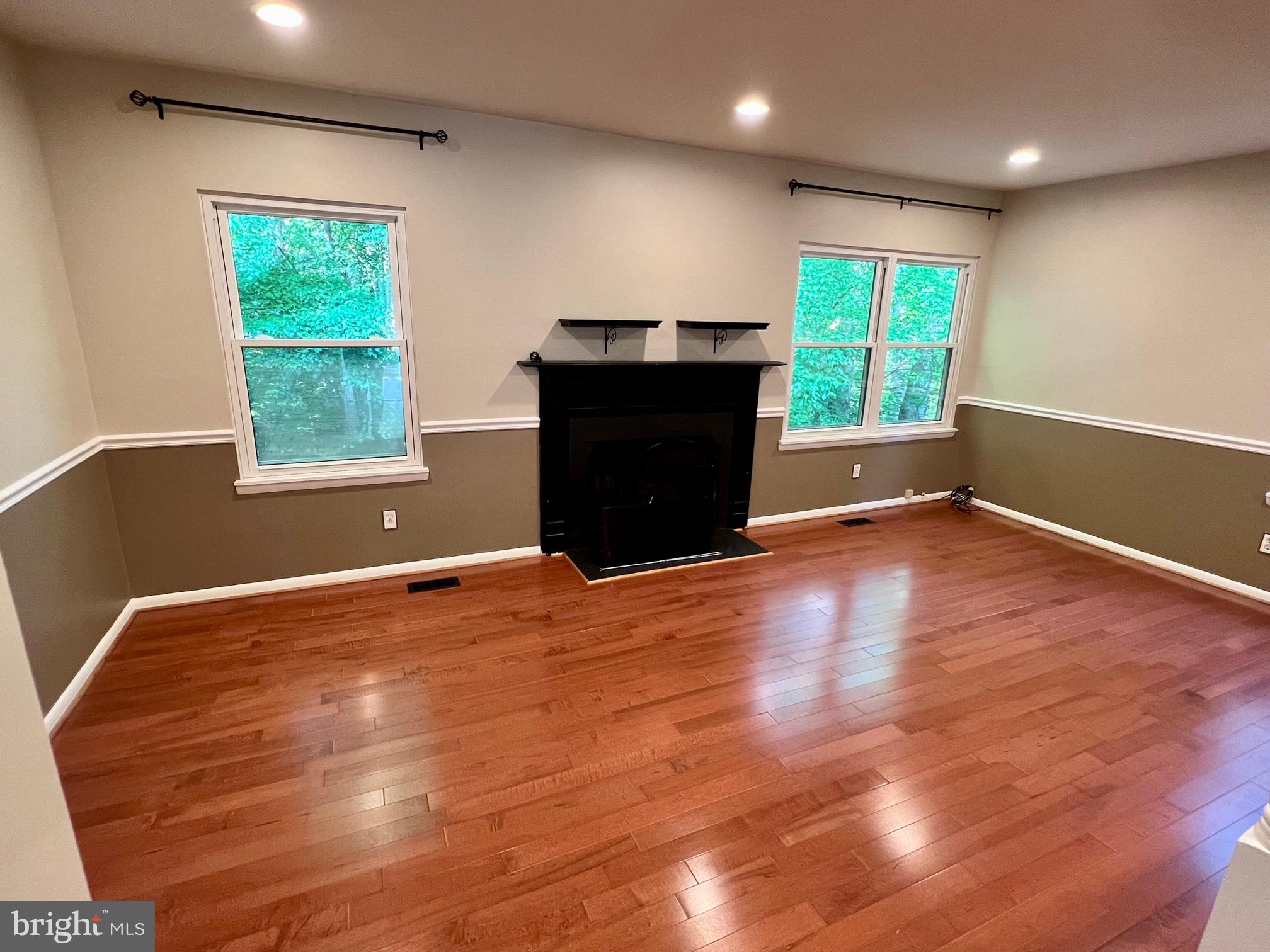 GUNNERS LAKE VILLAGE - Residential Lease