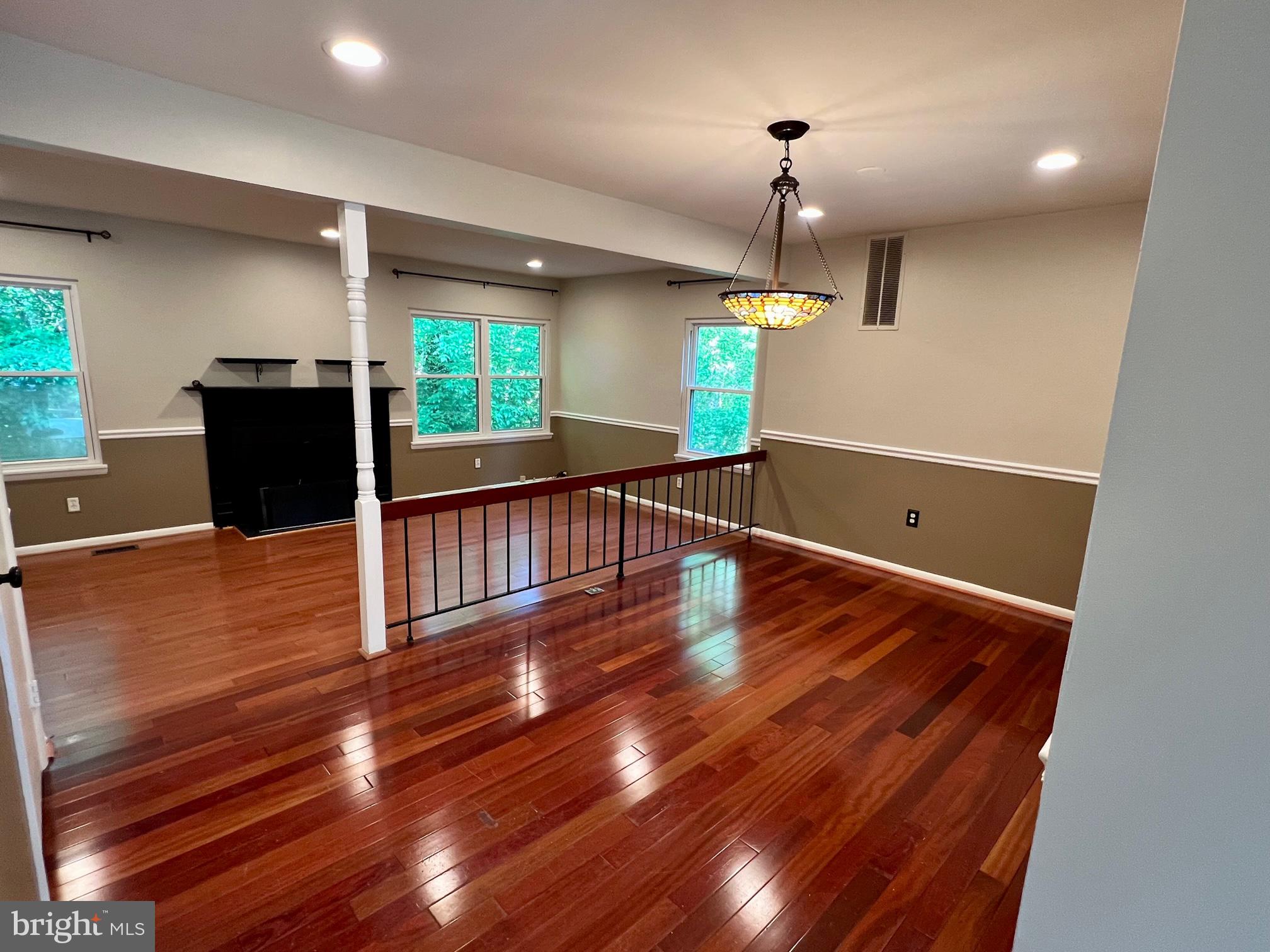 GUNNERS LAKE VILLAGE - Residential Lease