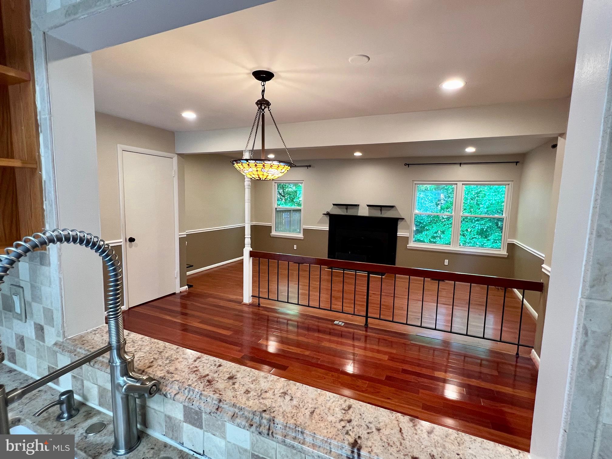 GUNNERS LAKE VILLAGE - Residential Lease