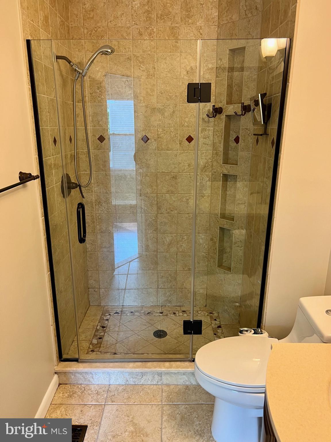 GUNNERS LAKE VILLAGE - Residential Lease