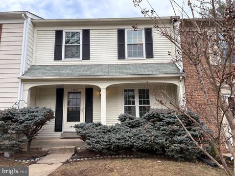 Photo of 19442 Sandy Lake Drive, GAITHERSBURG, MD 20879 (MLS # MDMC2209372)