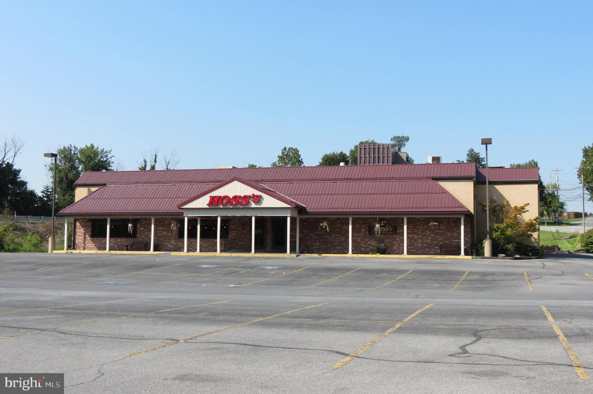 Freestanding restaurant comprised of 11,260 +/- SF available as a sale/leaseback opportunity. Property is occupied by Hoss’s Steak & Sea House and offers seating for 340+ customers with multiple dining rooms
for private parties/events. Great visibility and access from Route 322. Leaseback terms to be negotiated.