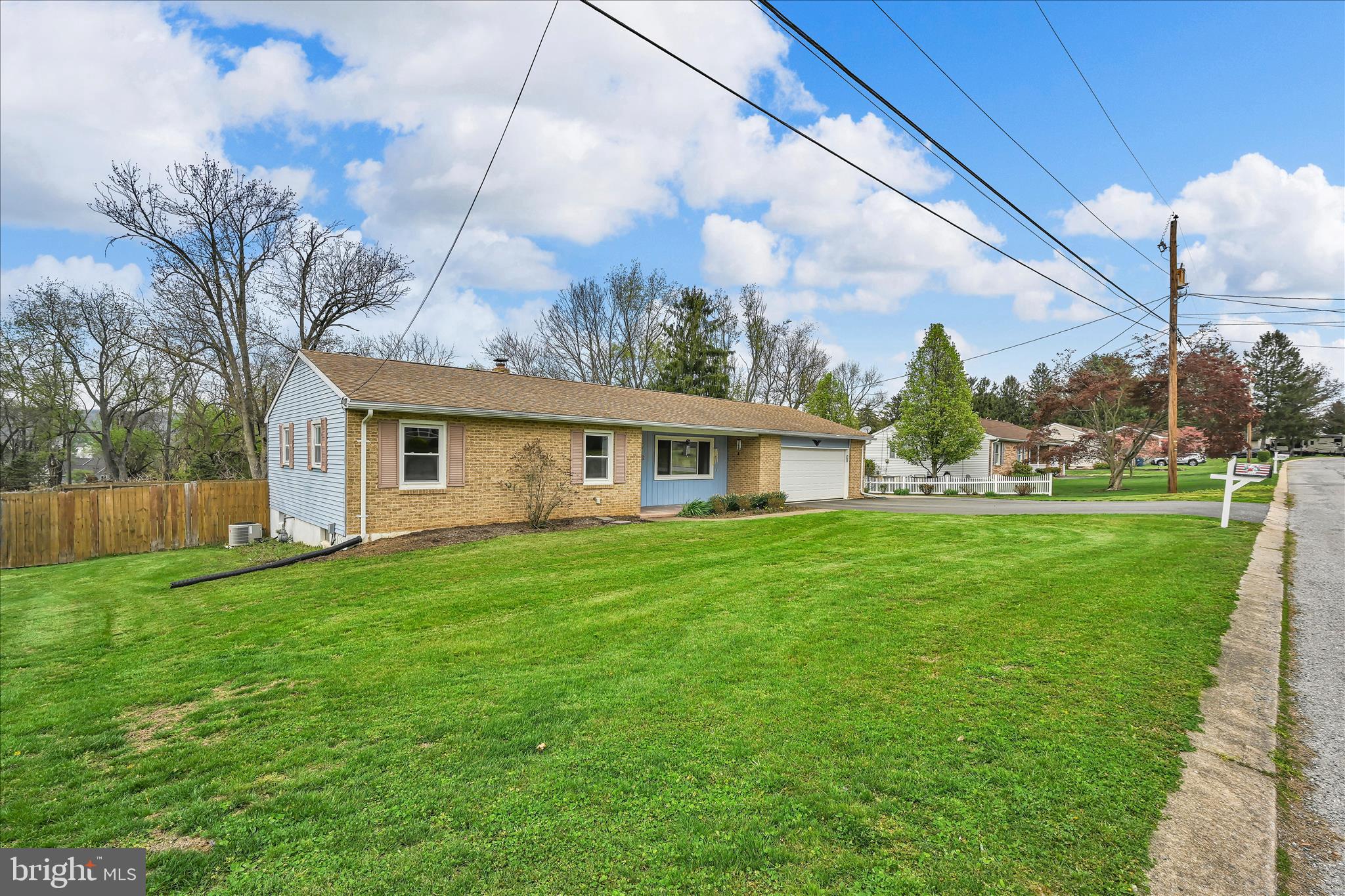 4330 PINEWOOD LANE