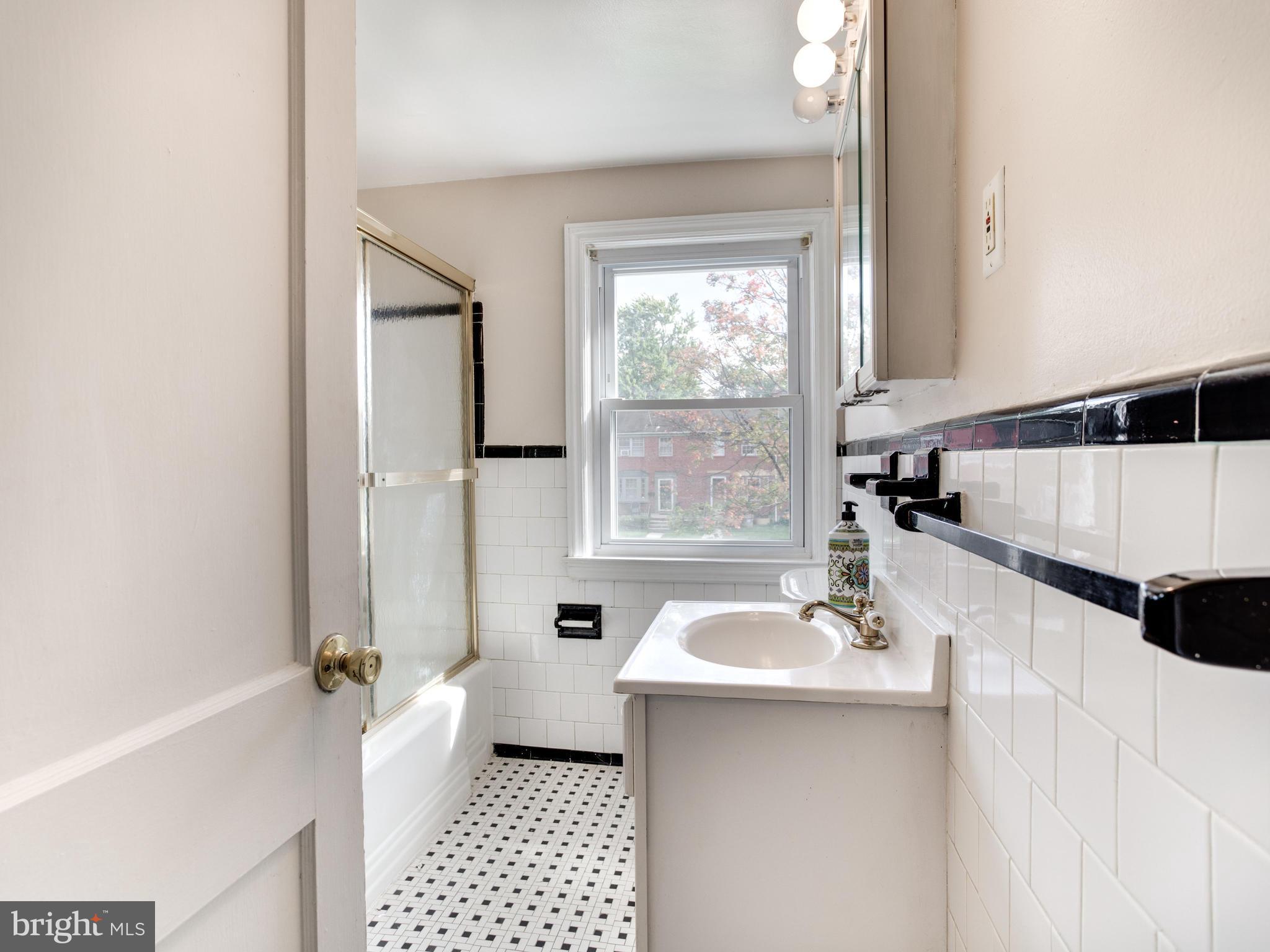 IDLEWOOD - Residential Lease