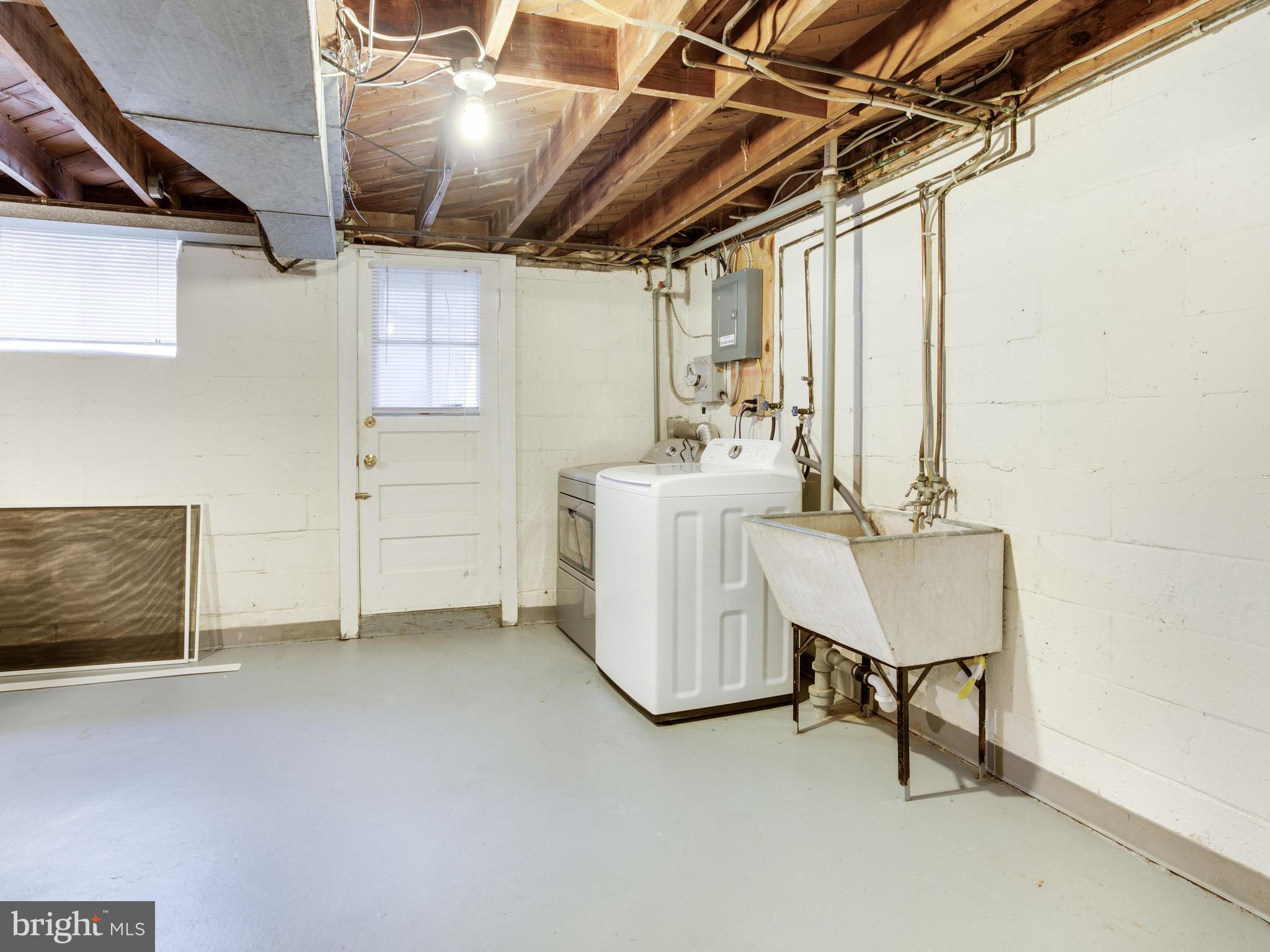 IDLEWOOD - Residential Lease