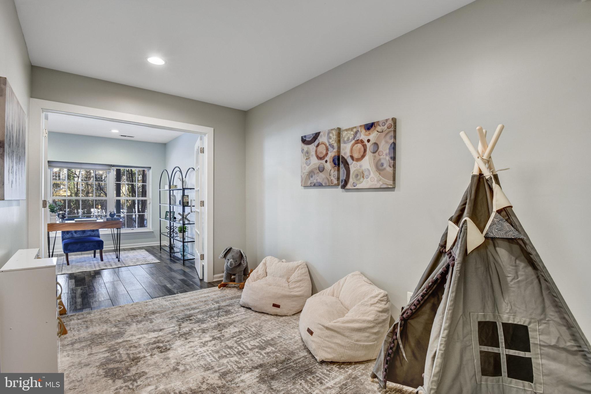 SOUTH RIDING - Residential