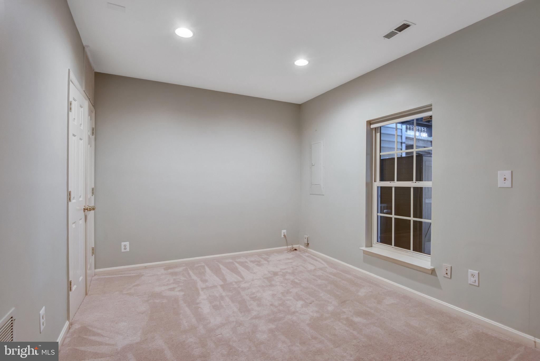 SOUTH RIDING - Residential