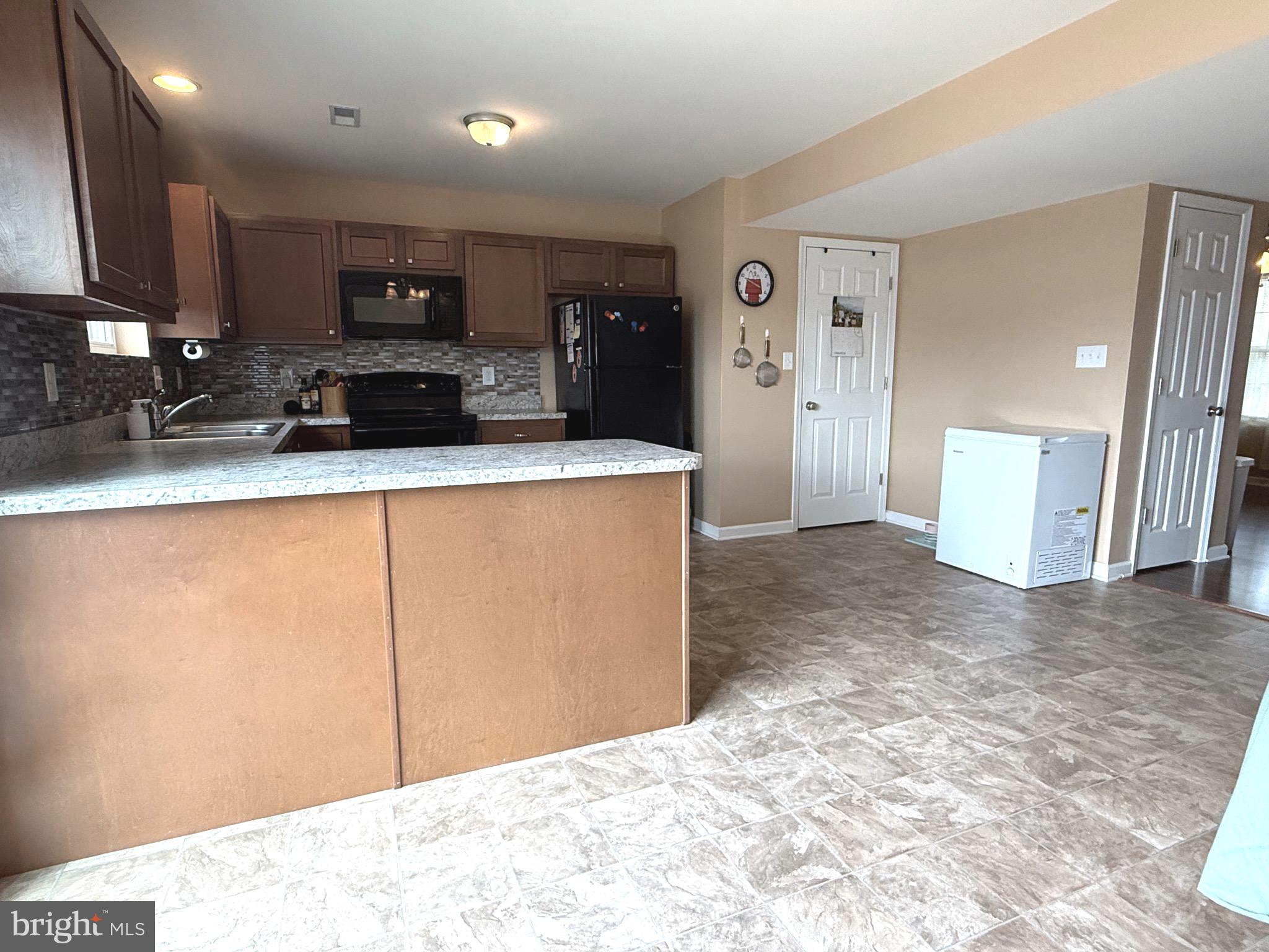 INWOOD VILLAGE - Residential