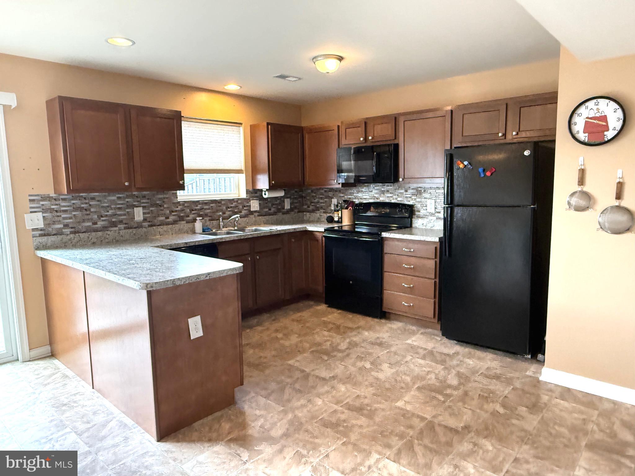 INWOOD VILLAGE - Residential