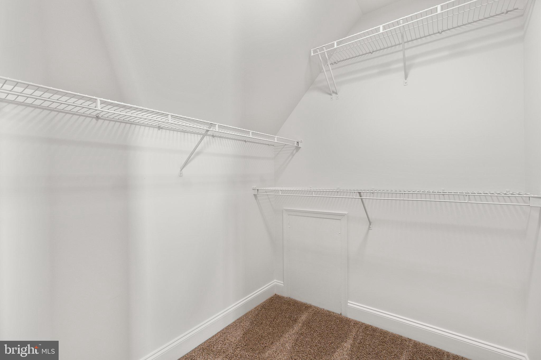 THE ESTATES AT WOODCLIFFE PARK - Residential